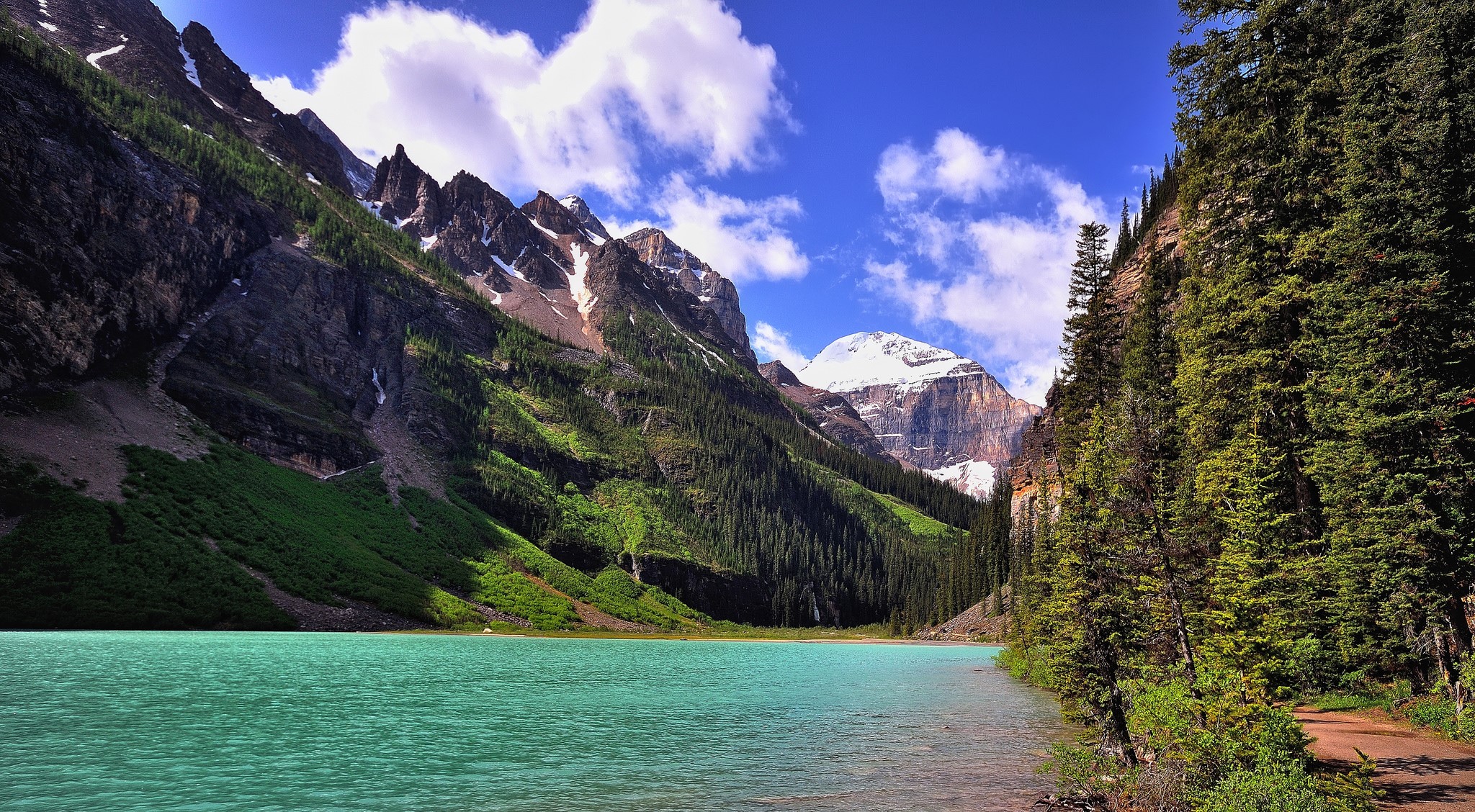 Lake Louise in Banff National Park, Canada HD Wallpaper
