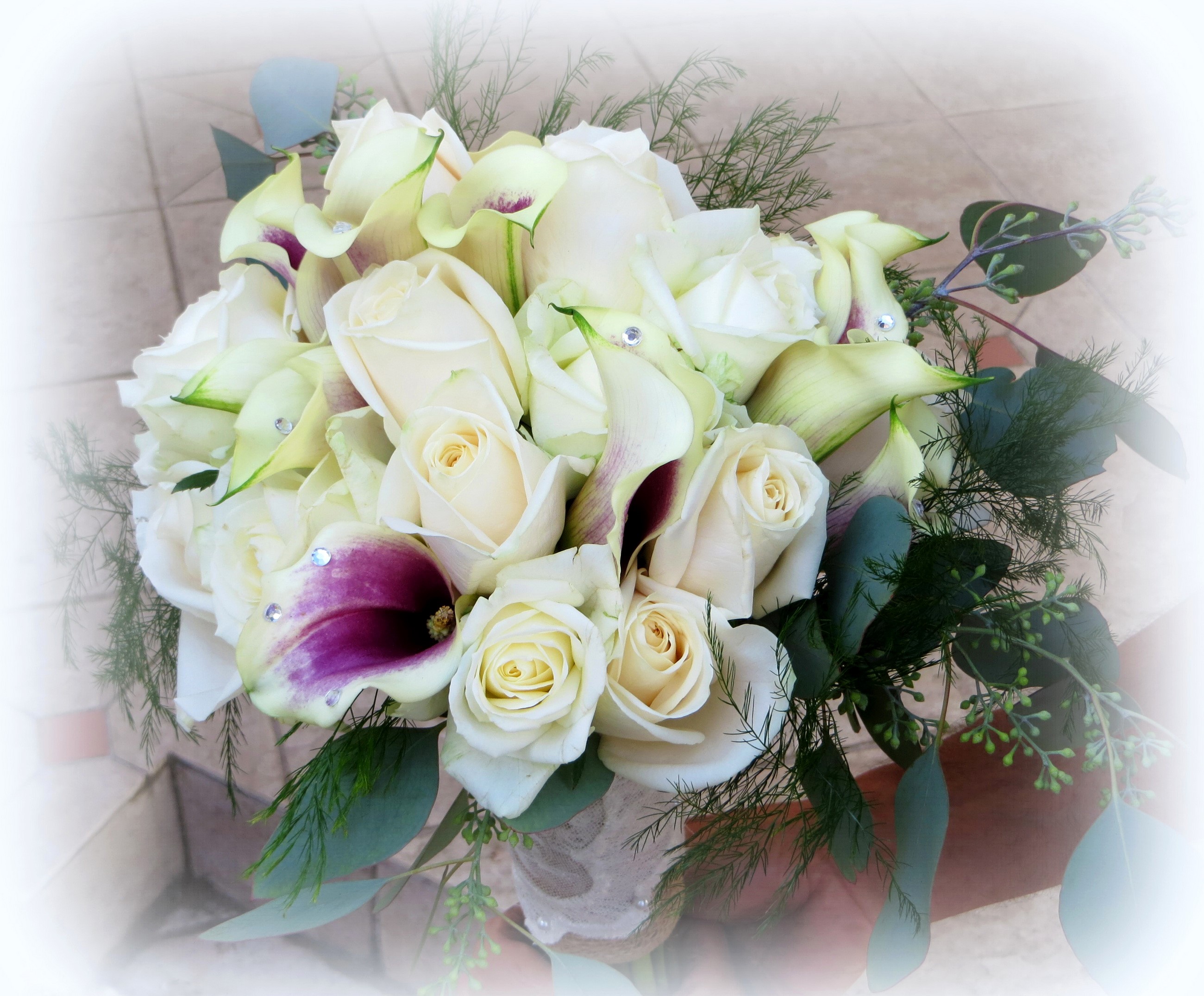 White roses and calla lilies bouquet with purple accents HD Wallpaper