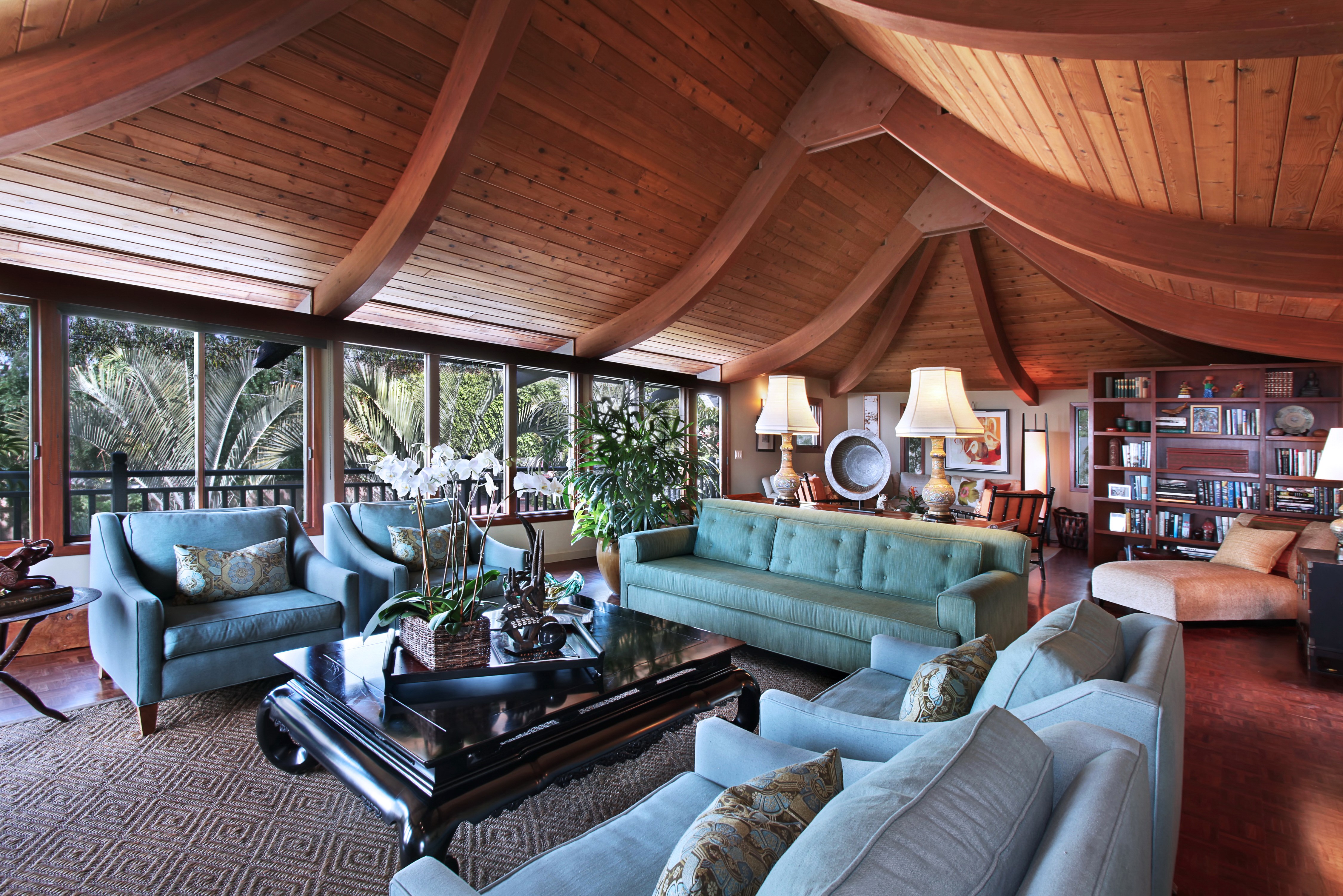 Living room with wooden ceiling and sofas HD Wallpaper