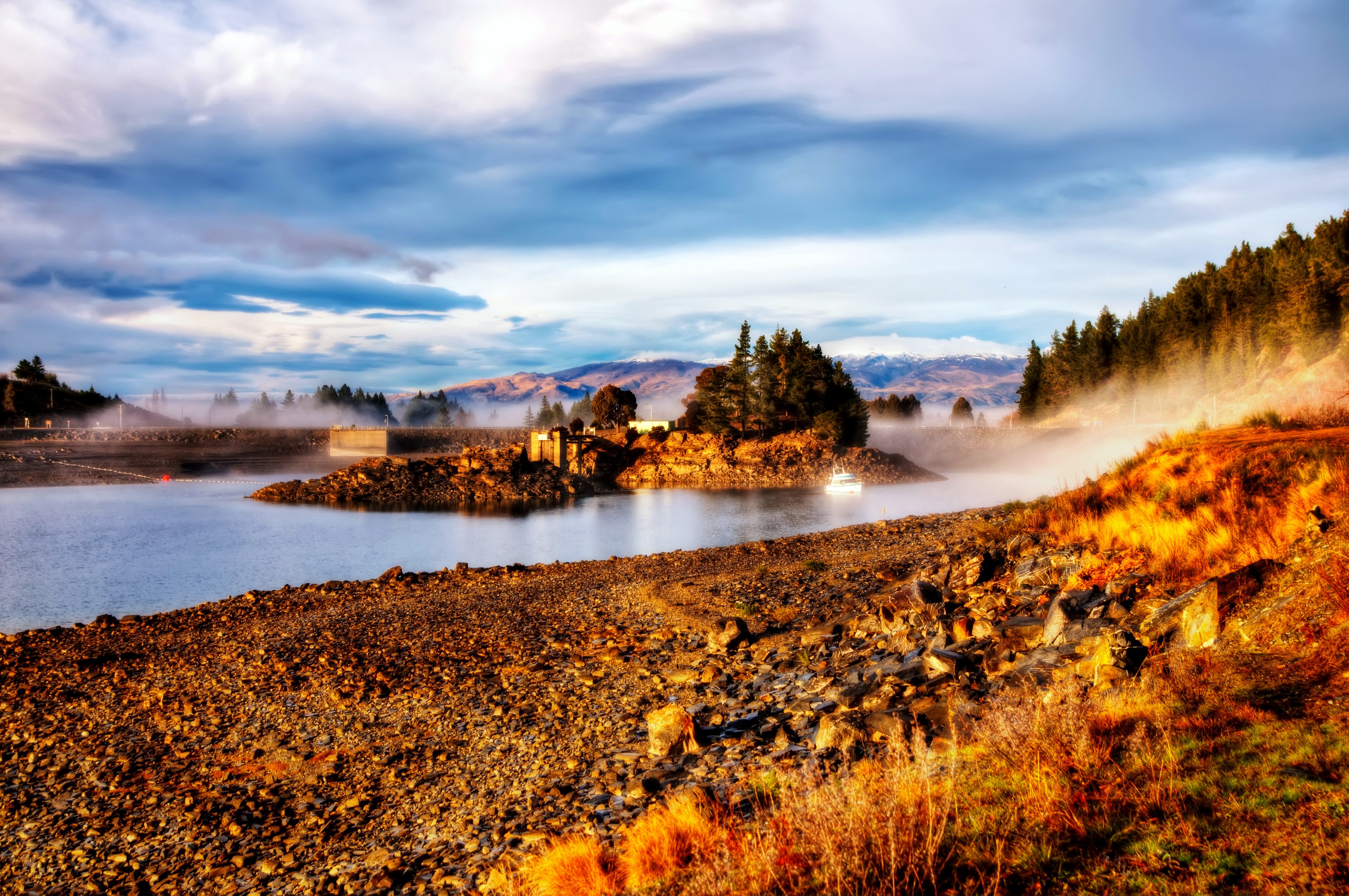 Lake and Misty Mountains in New Zealand HD Wallpaper