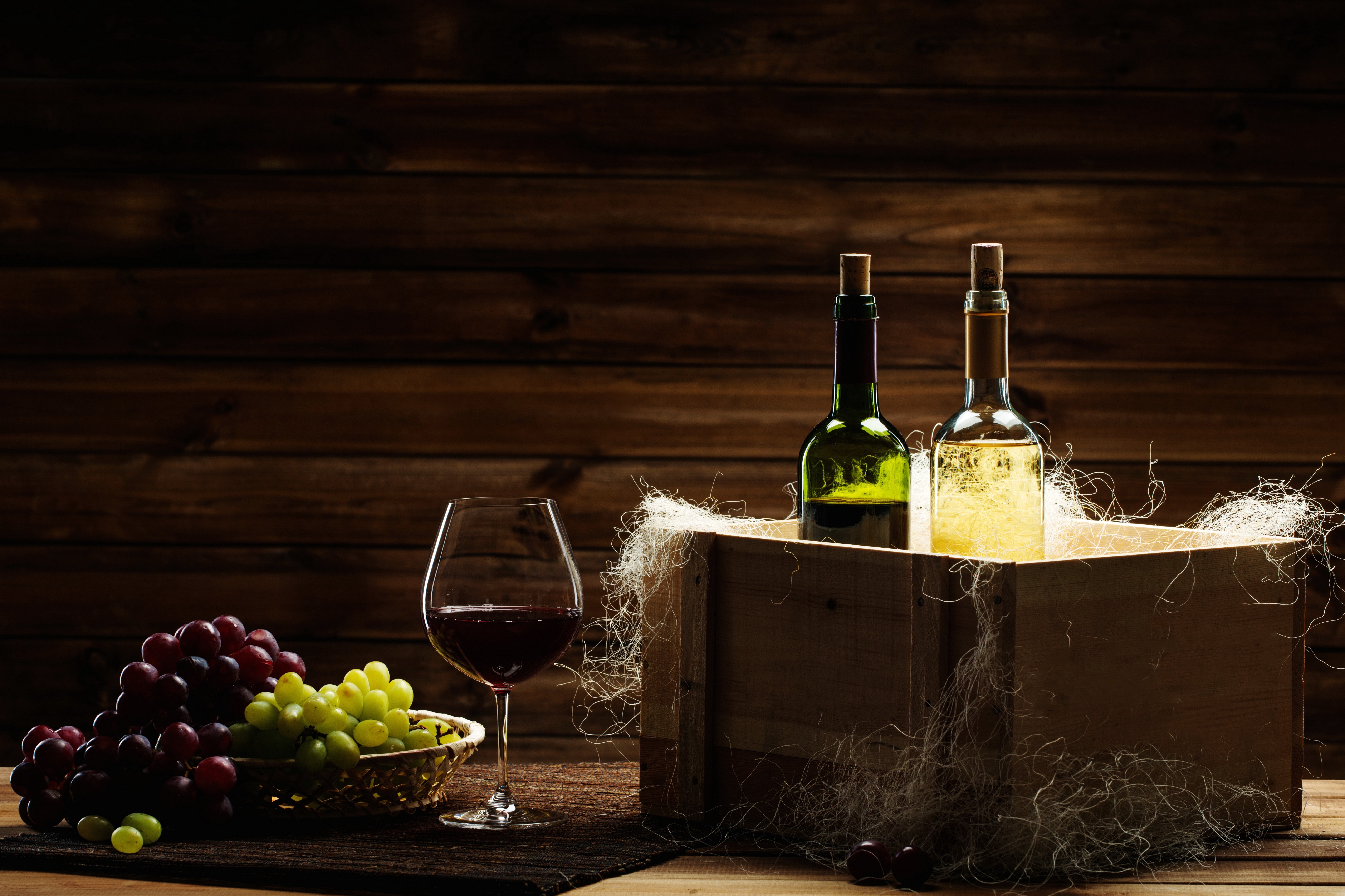Wine bottles and grapes with a glass of red wine HD Wallpaper