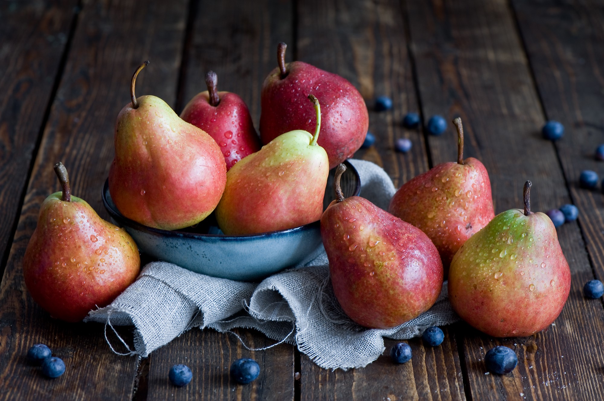 Pears and blueberries on a wooden table HD Wallpaper
