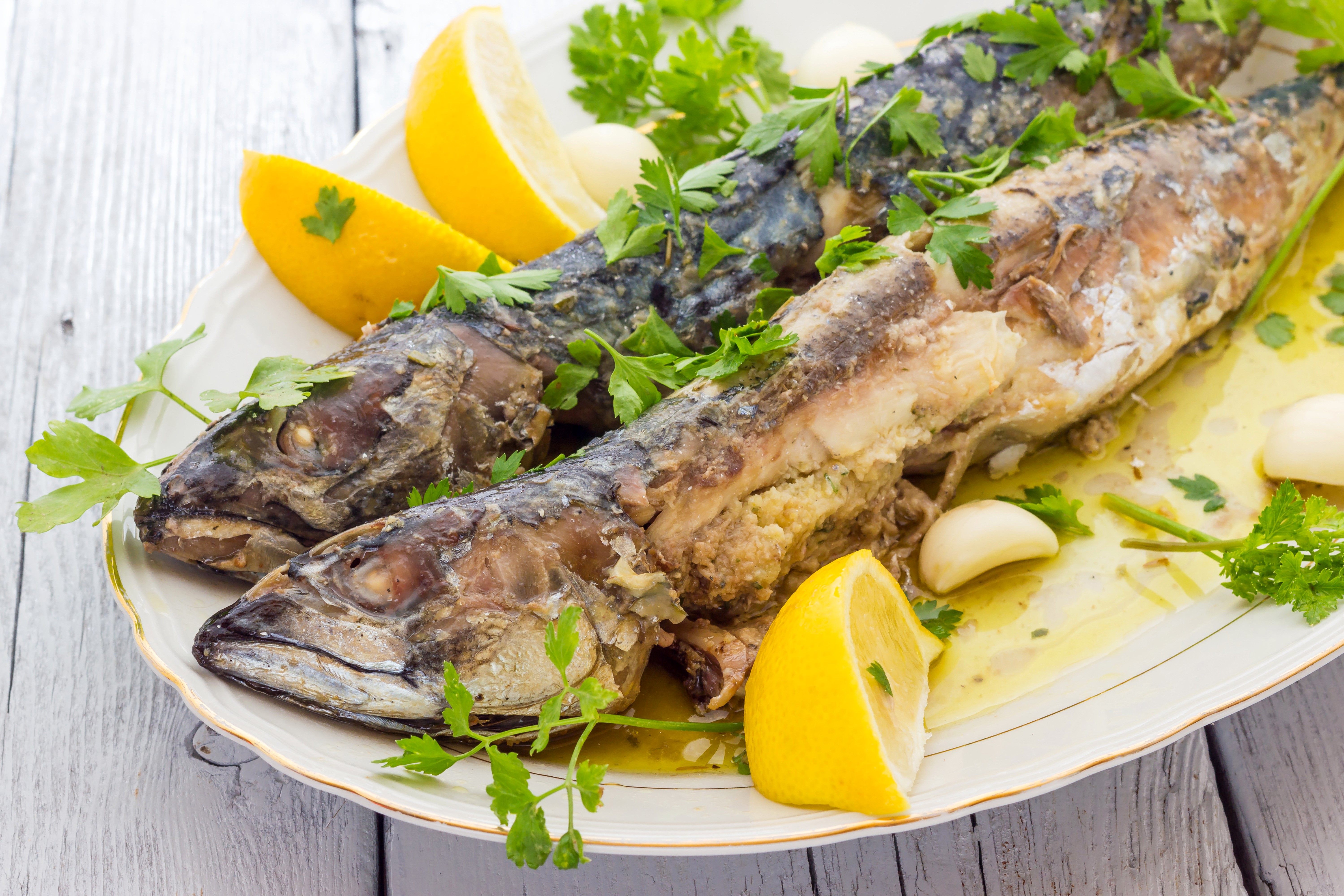 Two cooked fish with lemons and parsley HD Wallpaper