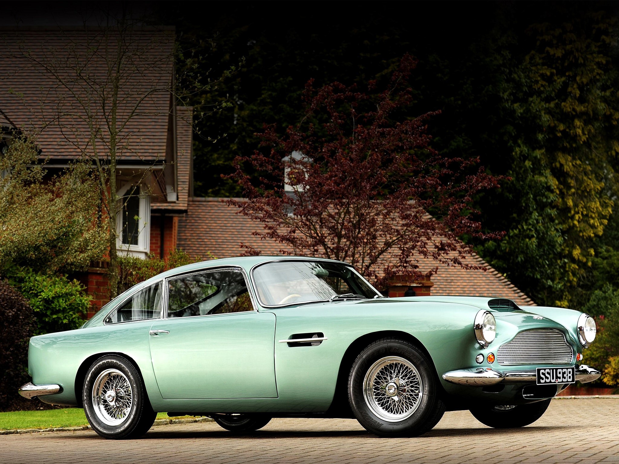 Aston Martin DB4 parked in front of a house HD Wallpaper