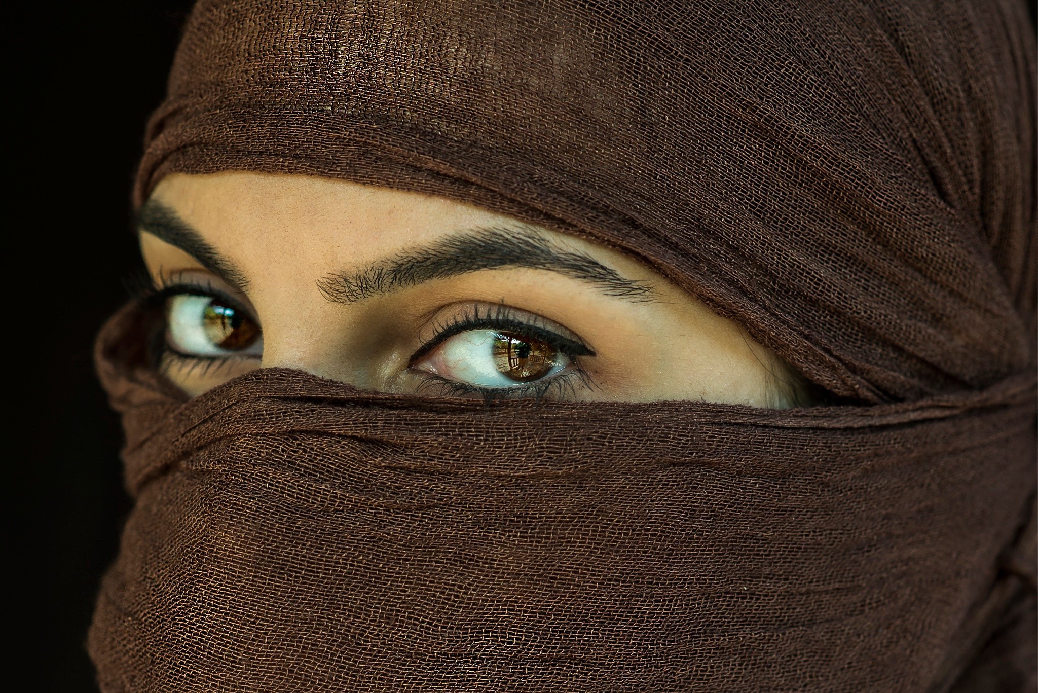 Woman wearing a brown hijab, close-up of eyes HD Wallpaper