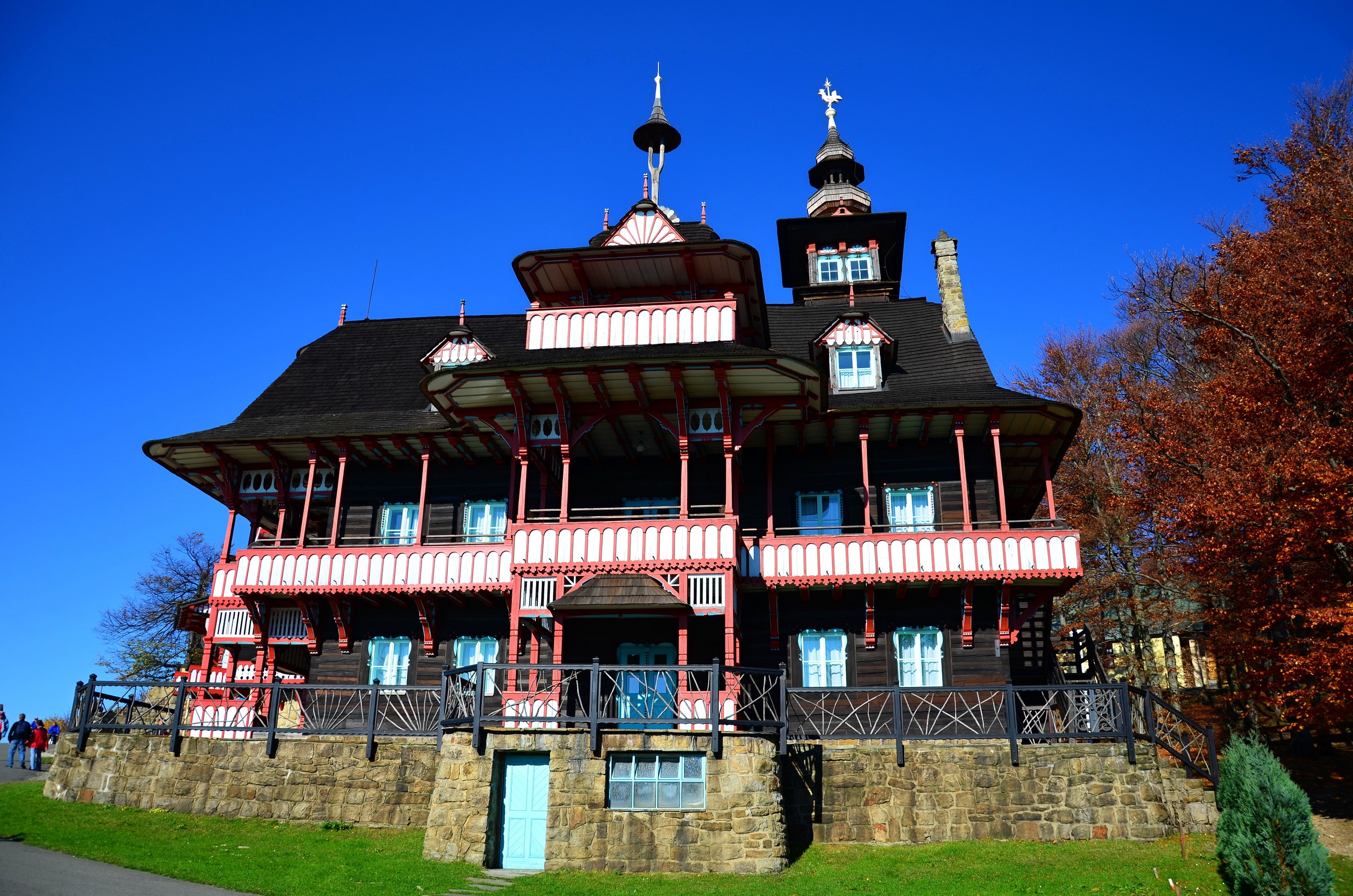 Libušín Villa at Pustevny, Czech Republic HD Wallpaper