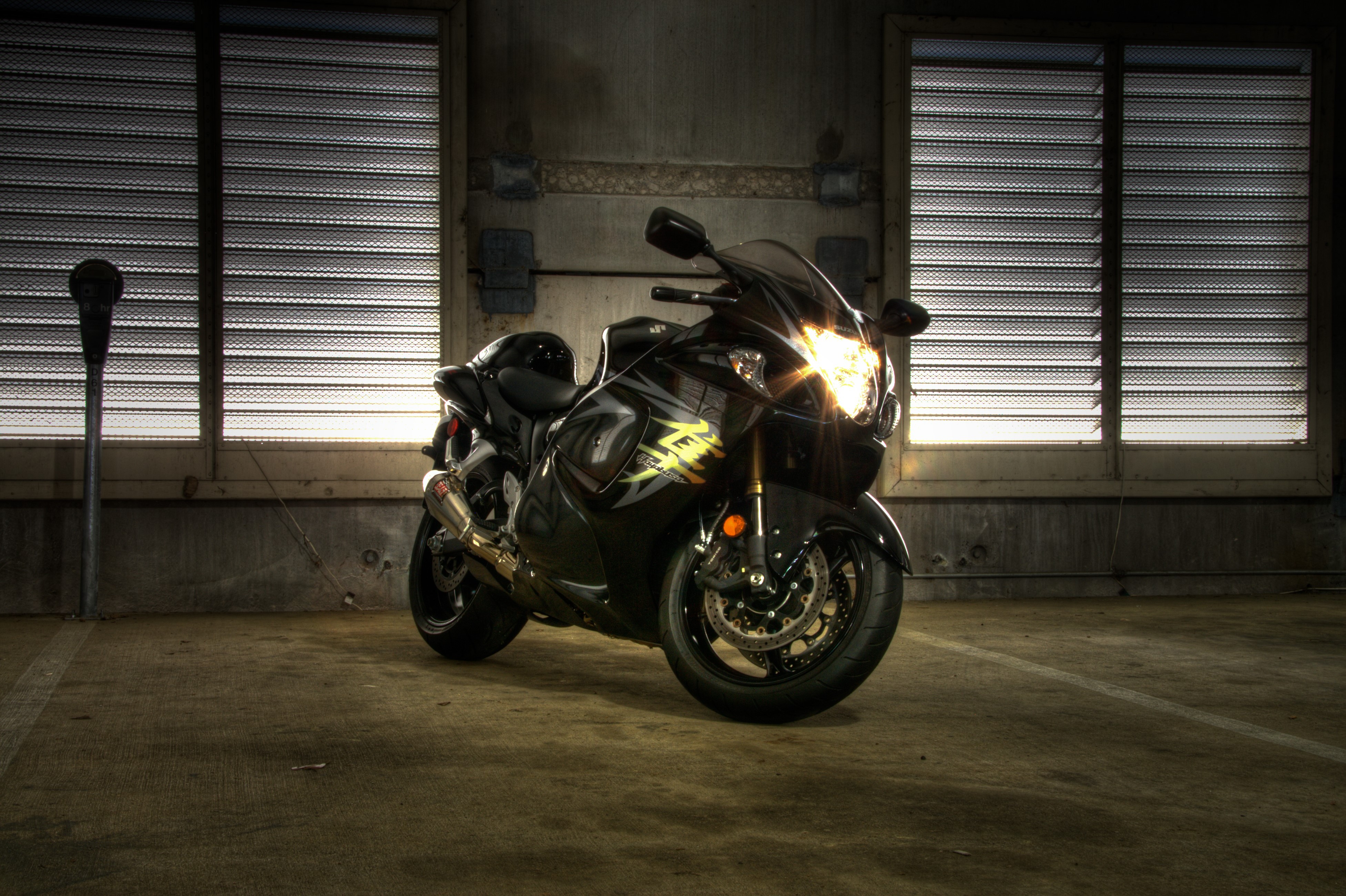 4K Suzuki GSX1300R Hayabusa motorcycle HD Wallpaper