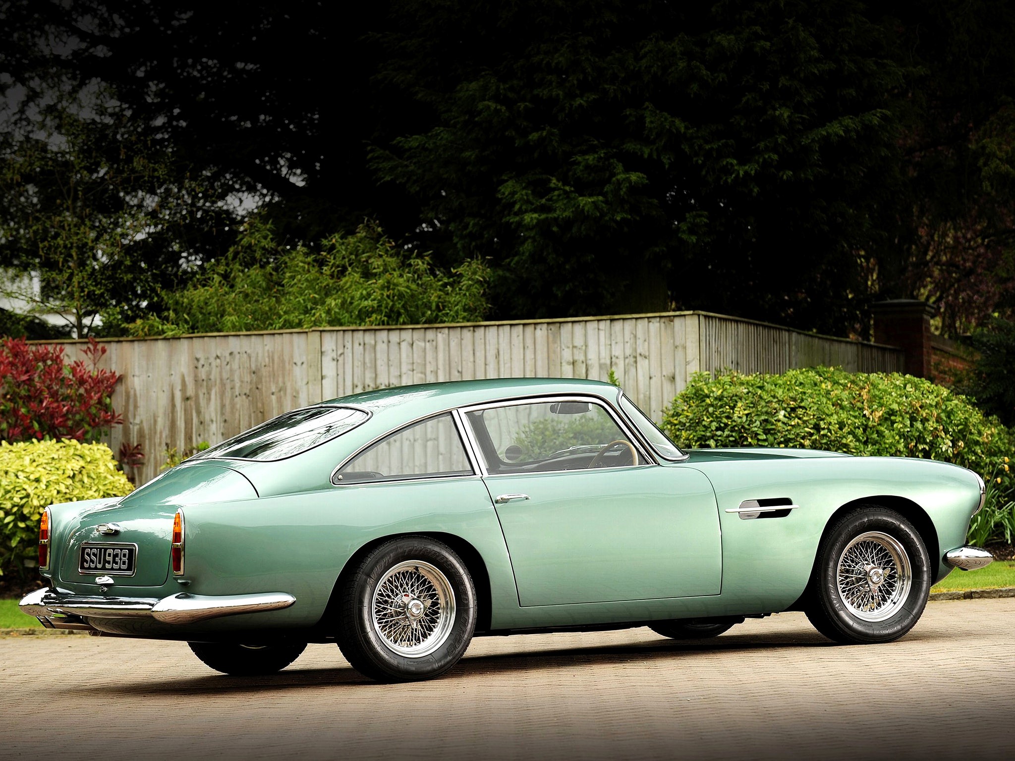 Aston Martin DB4 vintage car HD Wallpaper