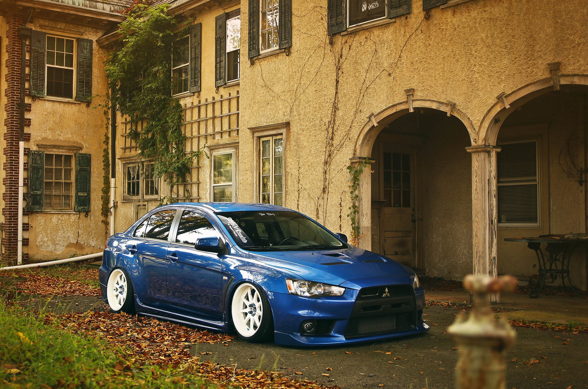 Blue Mitsubishi Lancer Evolution parked in front of an old house HD Wallpaper