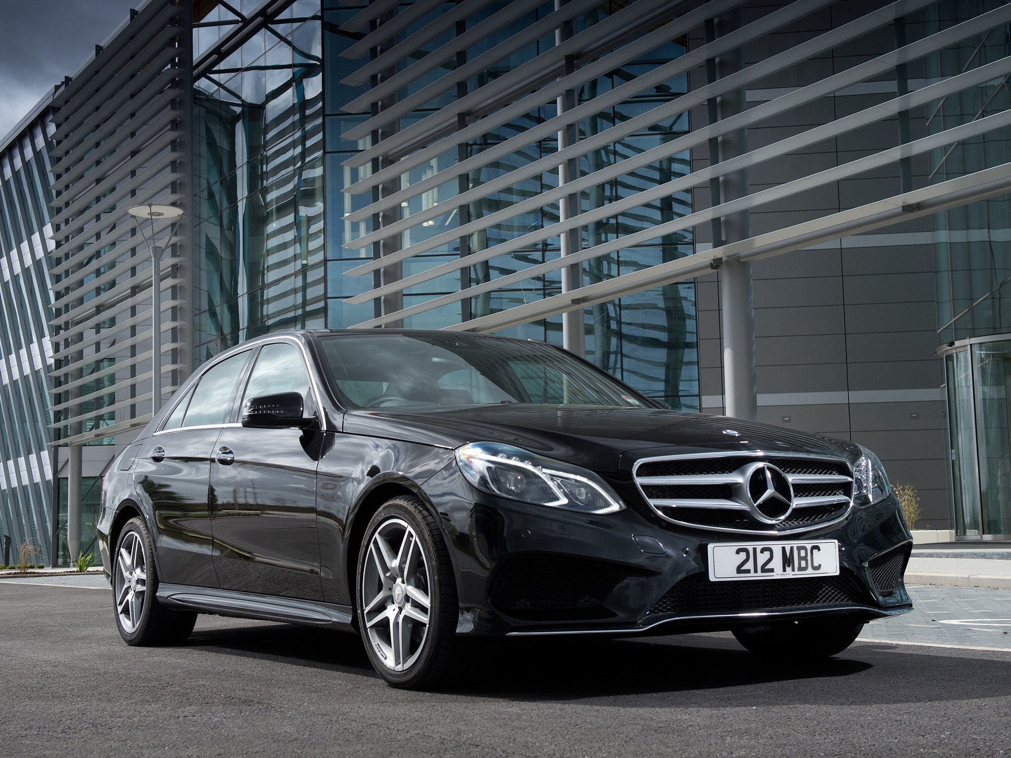 Black Mercedes-Benz E 350 BlueTec AMG Sports Package HD Wallpaper