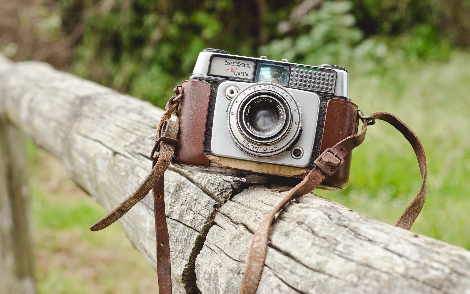 Dacora Super Vignette camera on a wooden fence HD Wallpaper