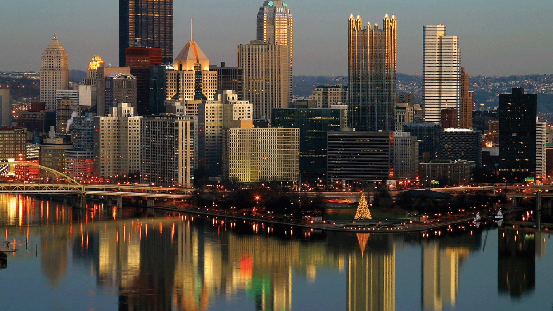 Pittsburgh skyline with reflections in the river HD Wallpaper