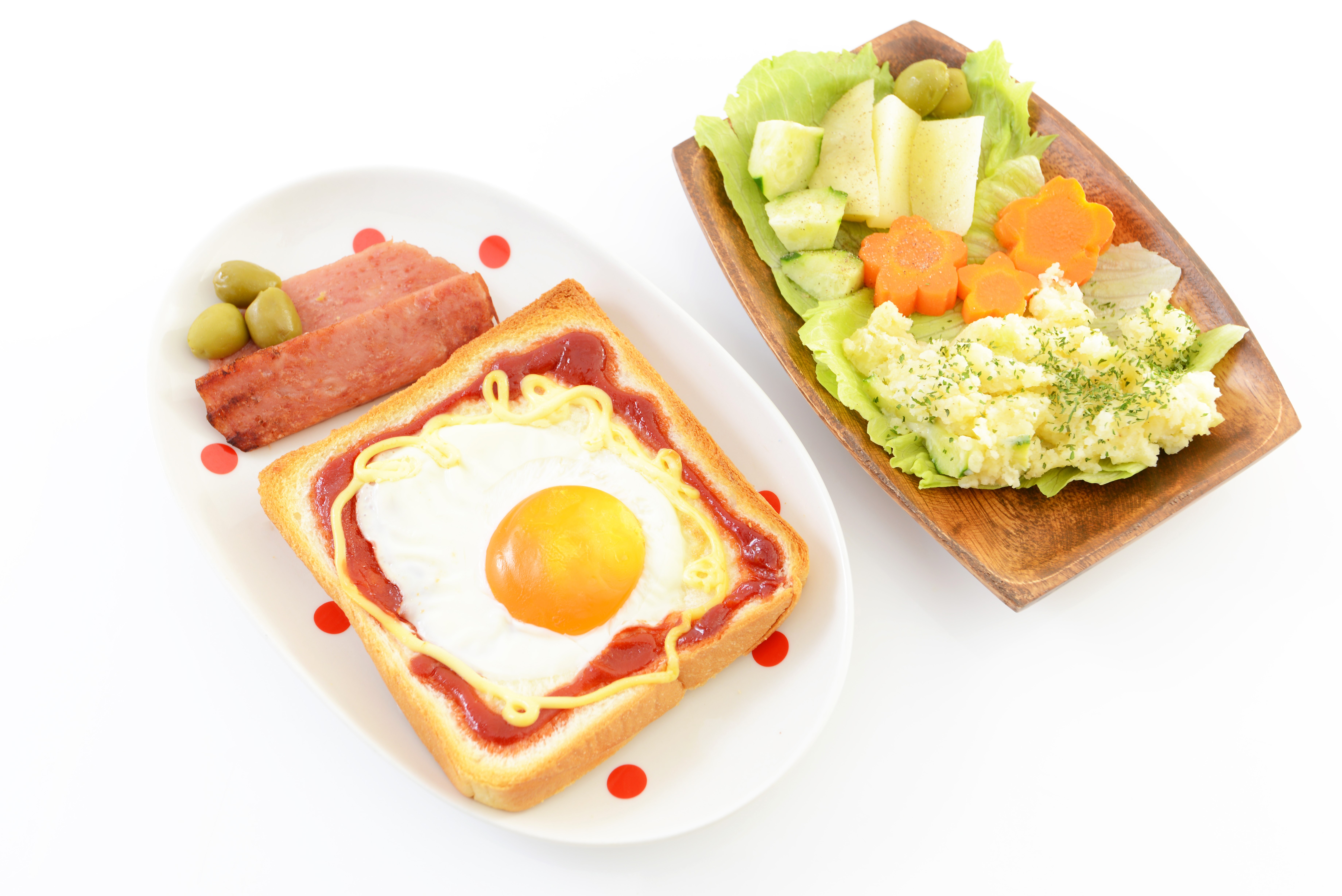 Fried egg on toast with ham and salad HD Wallpaper