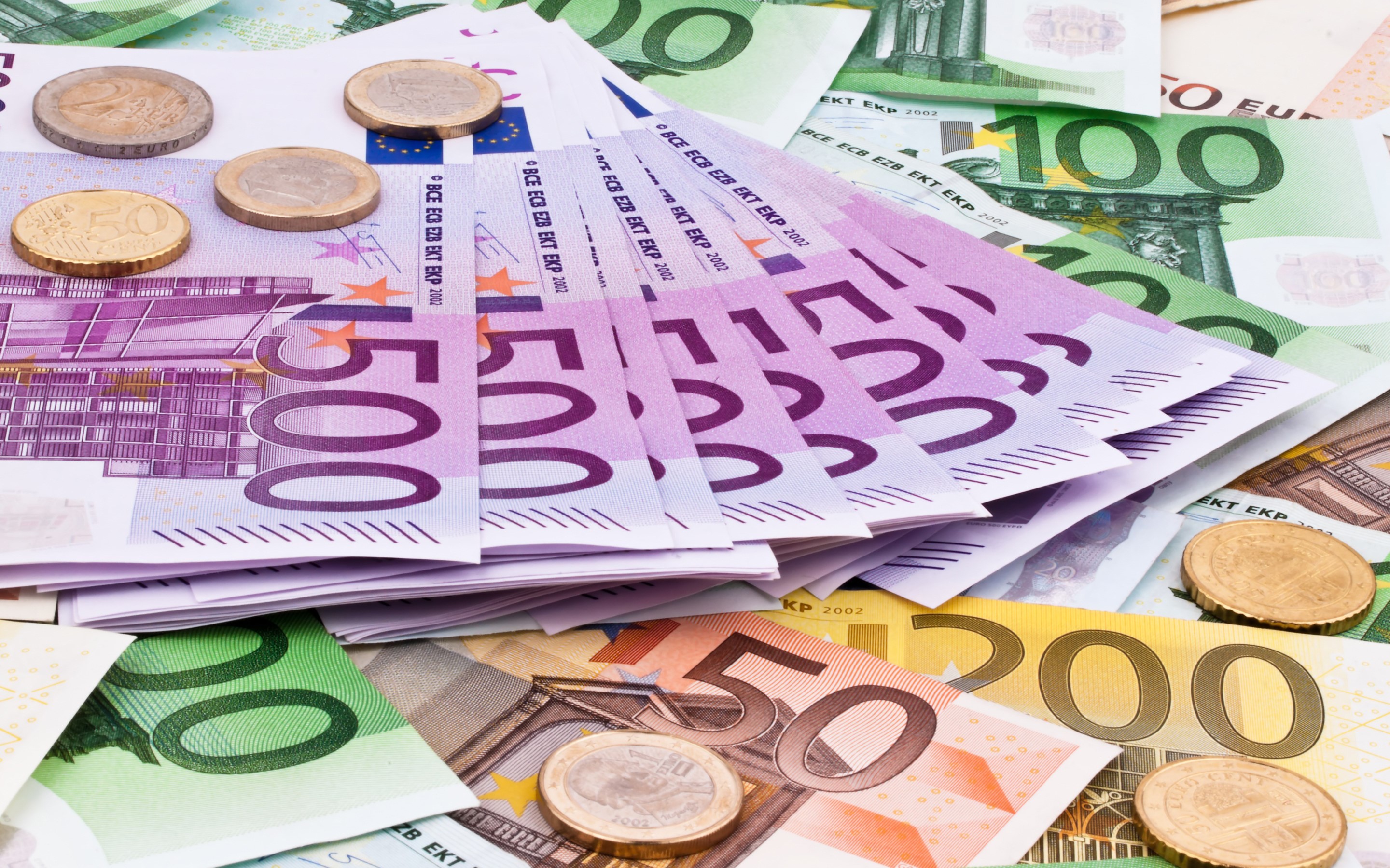 Euro banknotes and coins HD Wallpaper