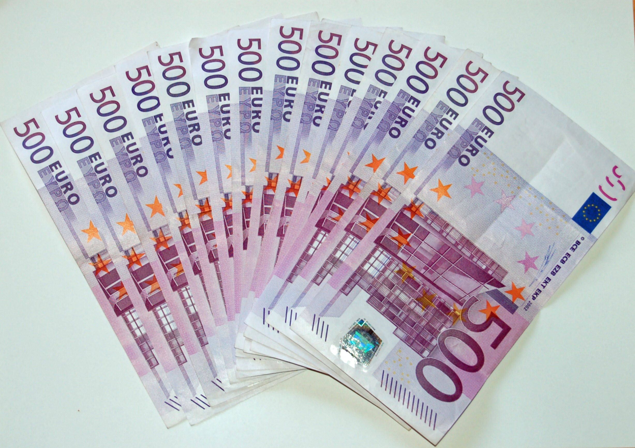Fan of 500 Euro Banknotes HD Wallpaper