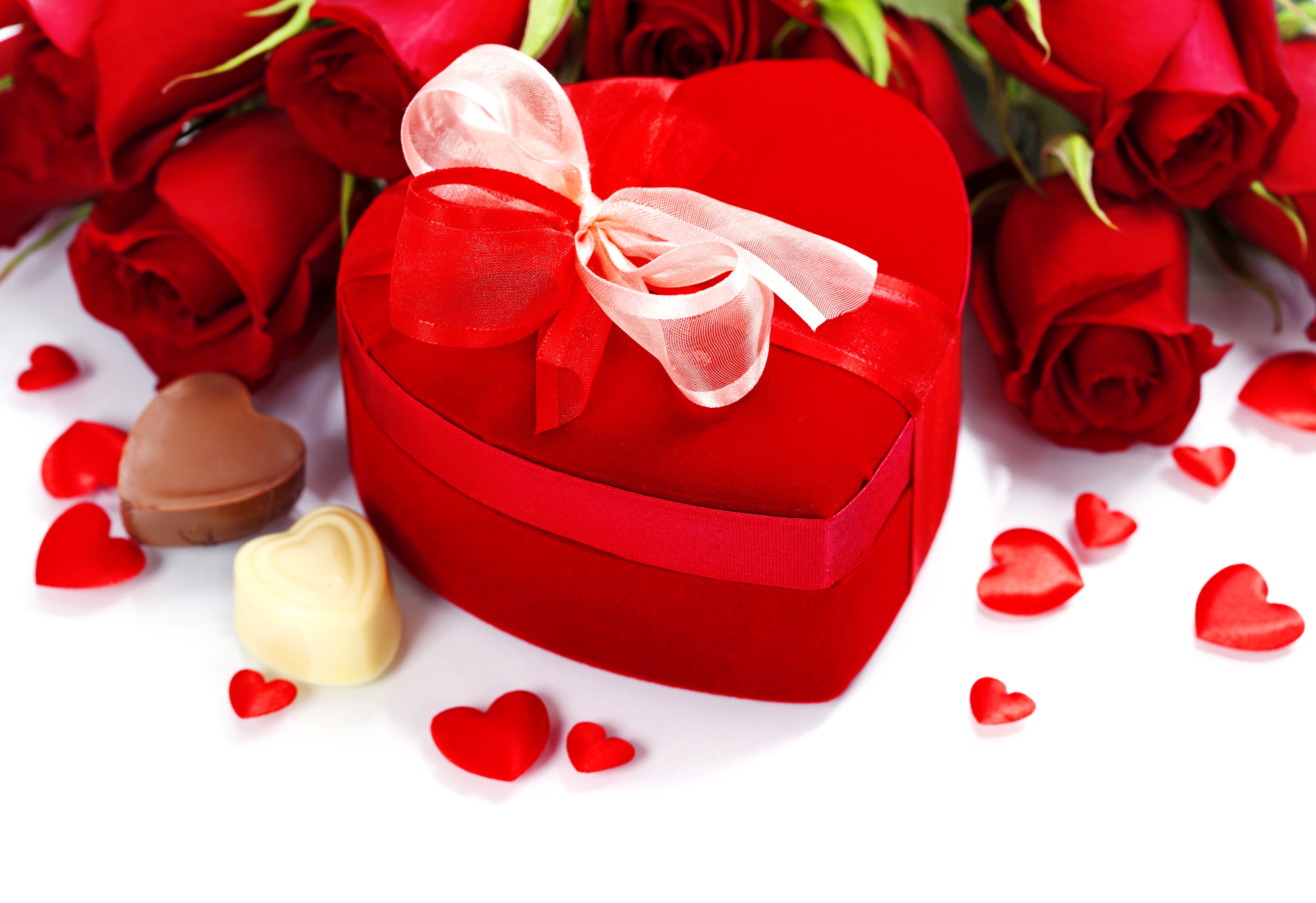 Valentine's Day Heart Gift Box with Roses and Chocolates HD Wallpaper
