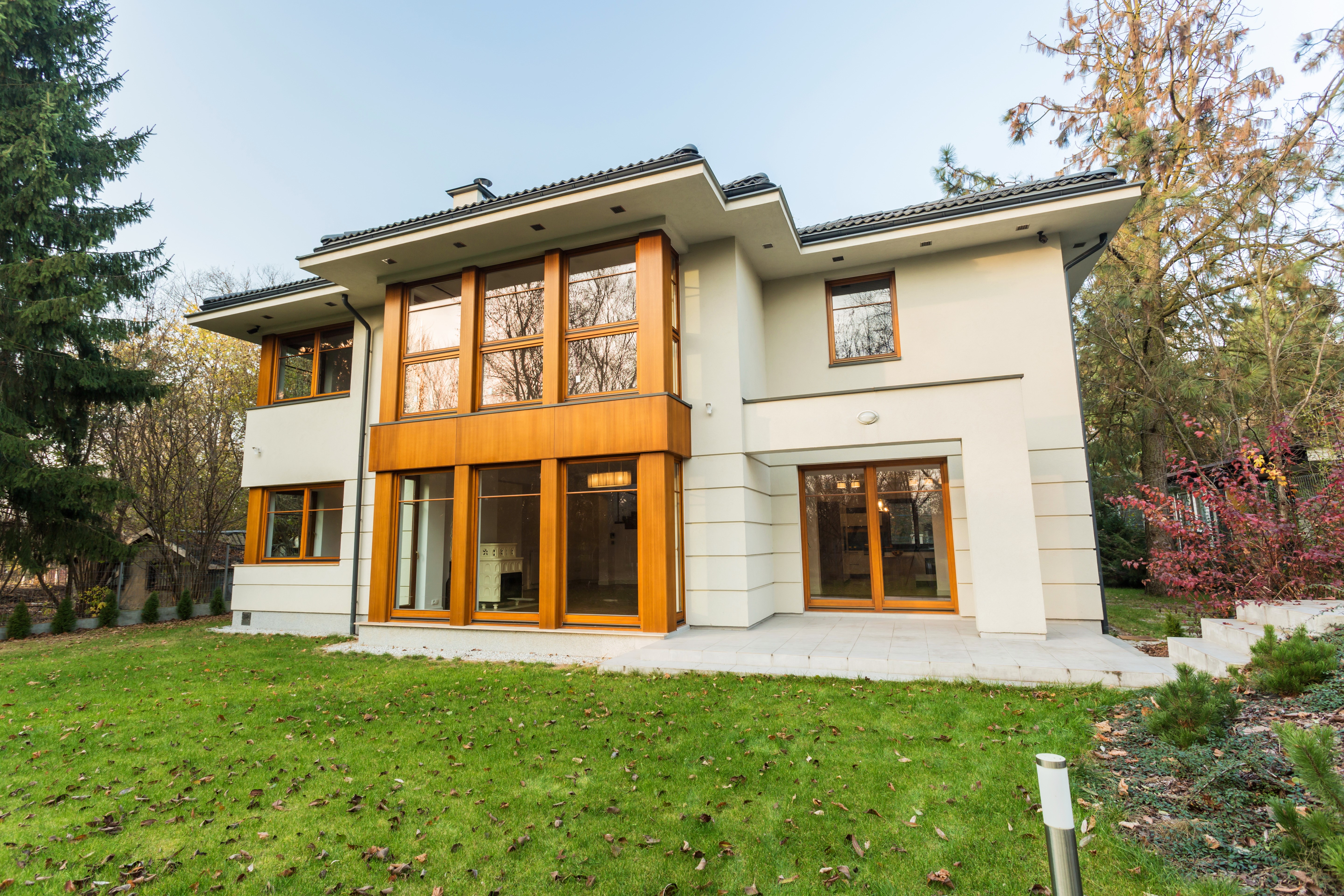 Modern House with Large Windows and Green Lawn HD Wallpaper
