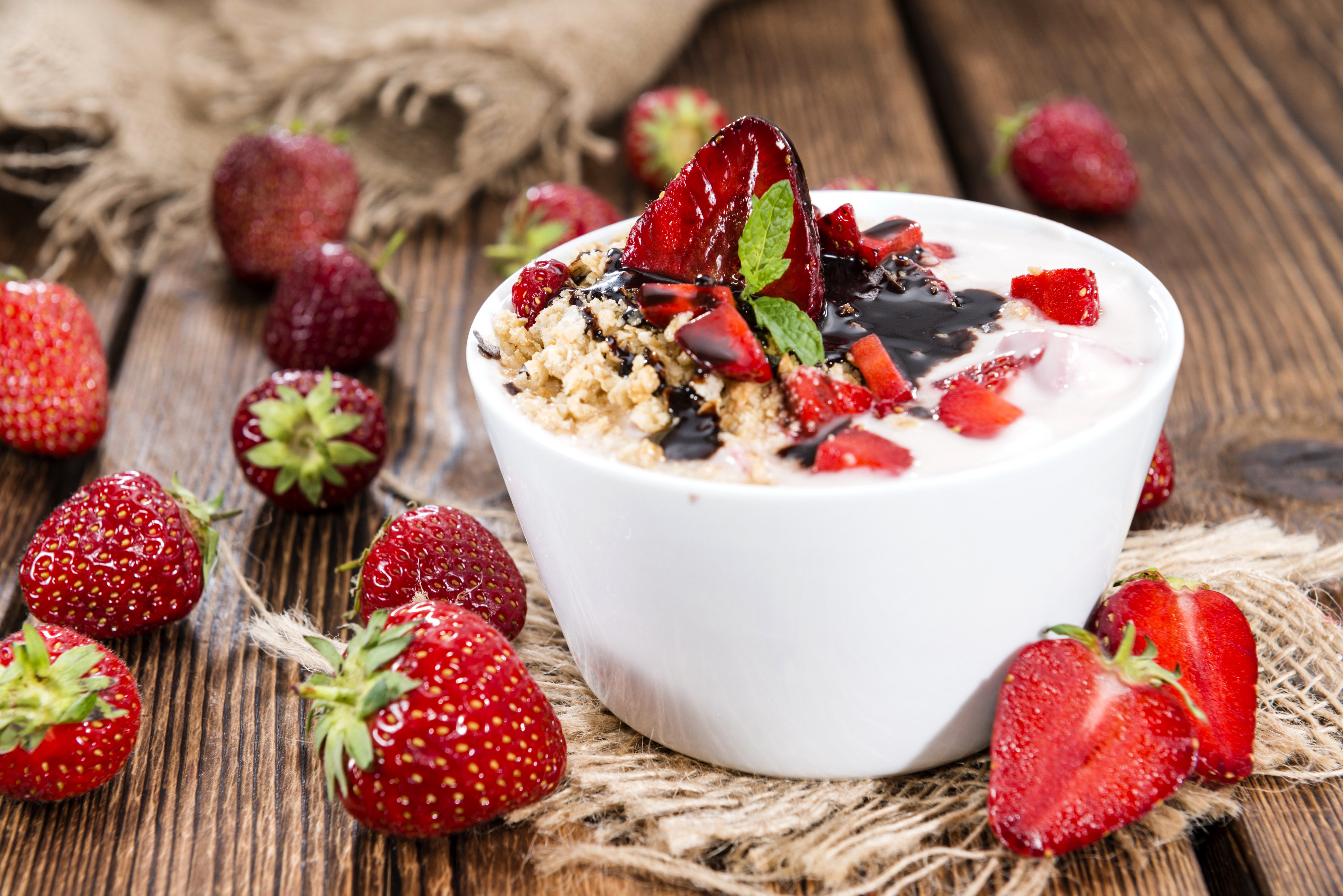Strawberry Muesli Bowl with Fresh Strawberries HD Wallpaper