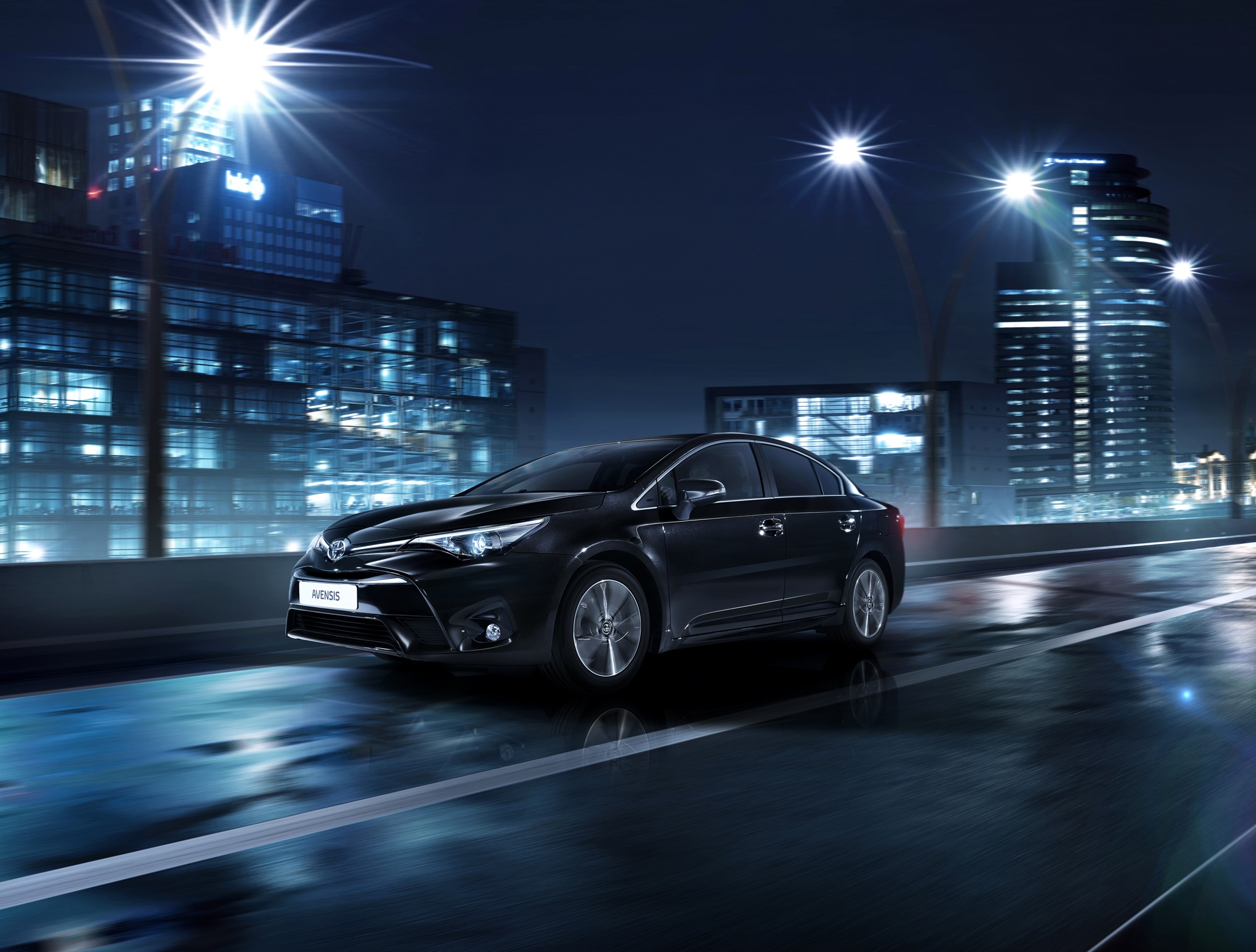Black 2015 Toyota Avensis driving at night HD Wallpaper