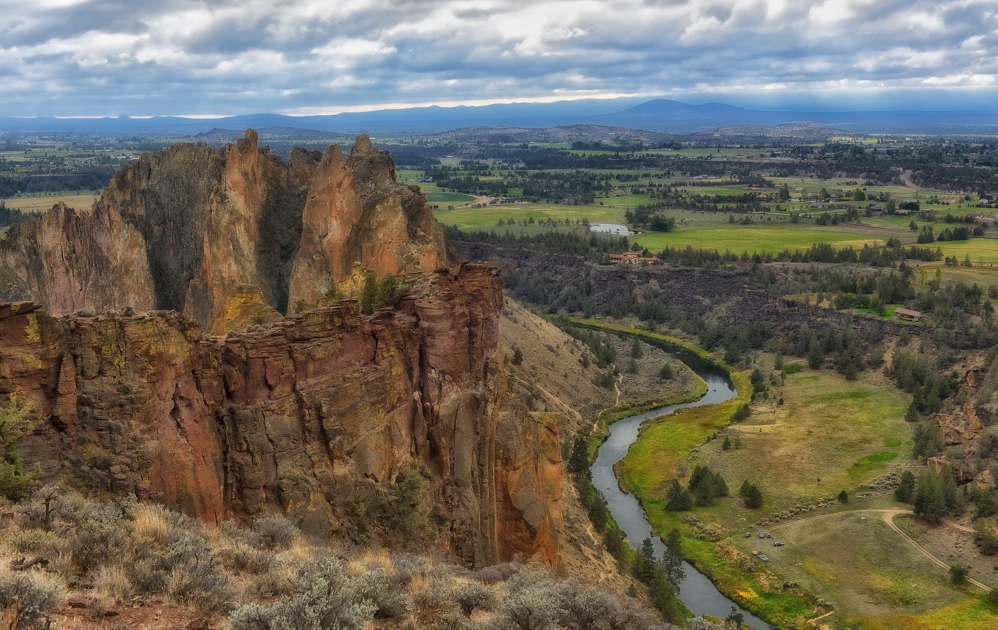 Smith Rock State Park Scenery HD Wallpaper