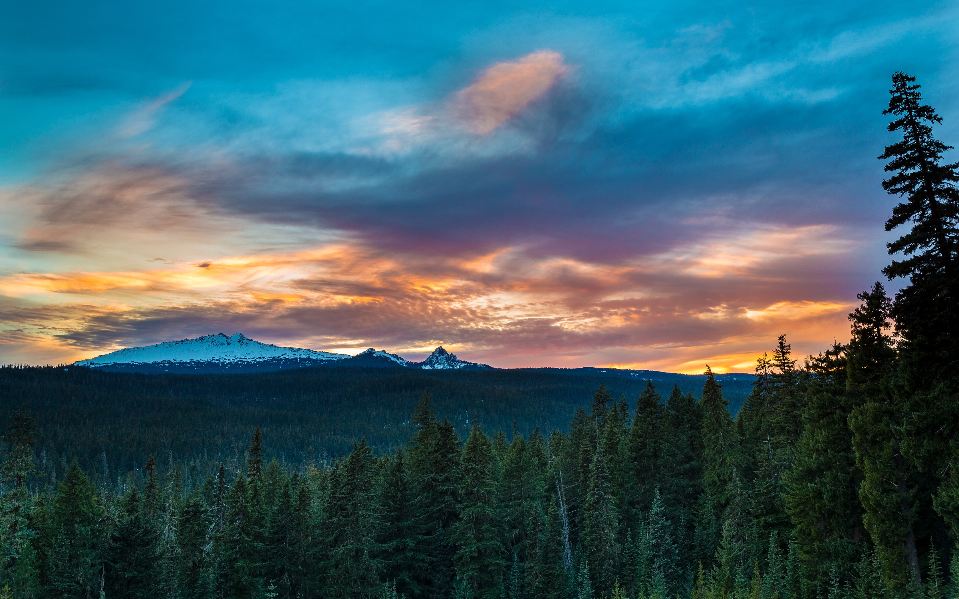 Diamond Peak in Oregon Cascades at Sunrise HD Wallpaper
