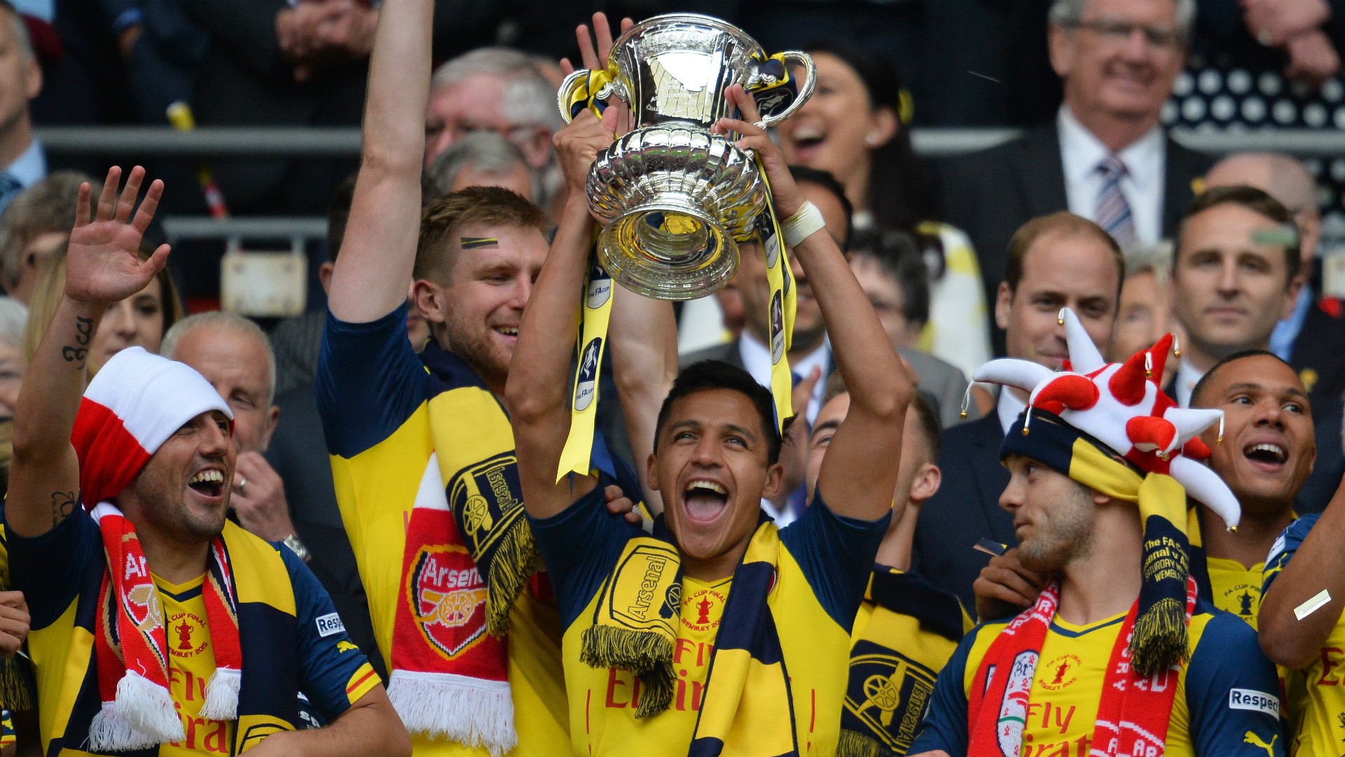 Alexis Sanchez and Arsenal FC celebrate FA Cup win HD Wallpaper