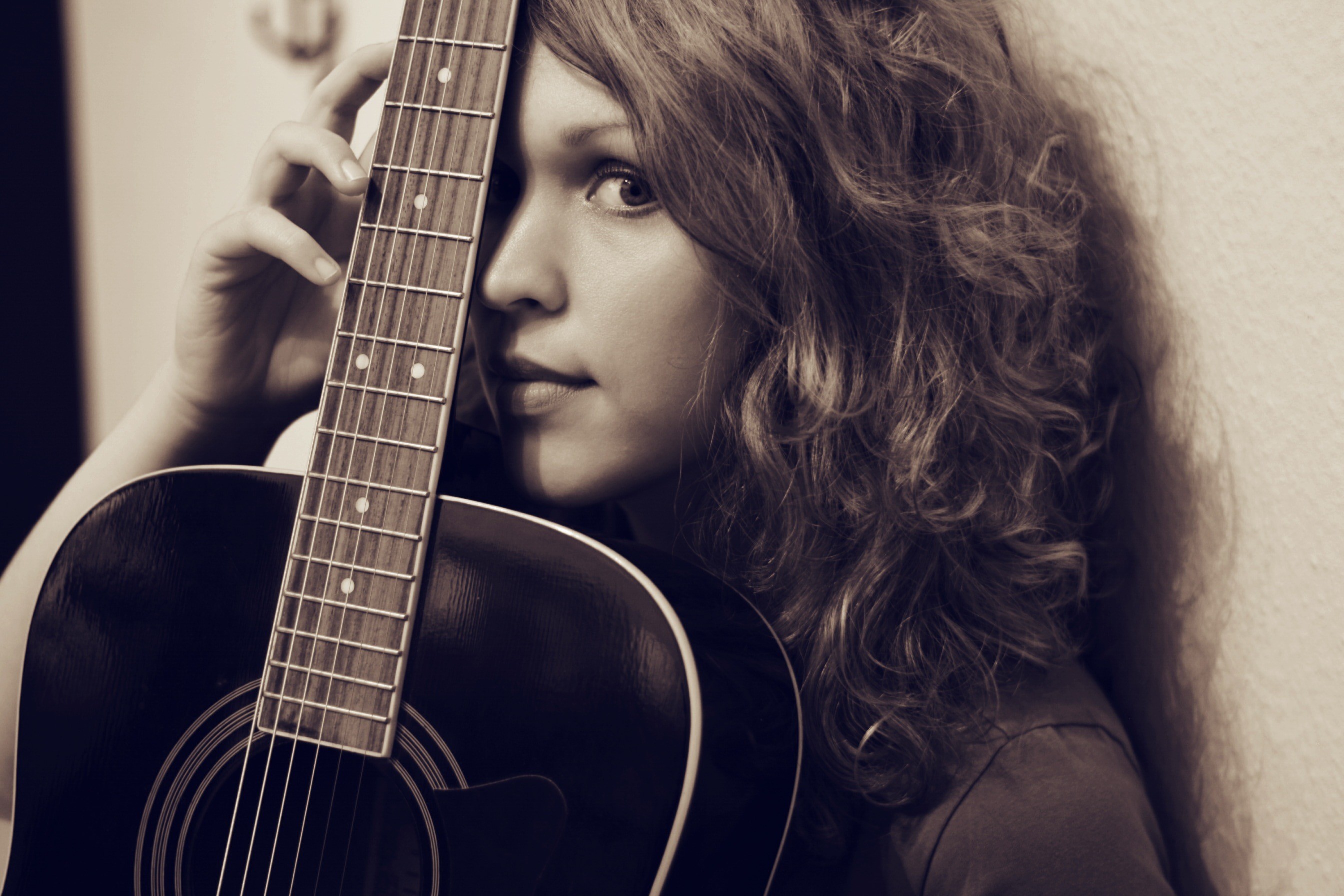 Woman holding an acoustic guitar HD Wallpaper