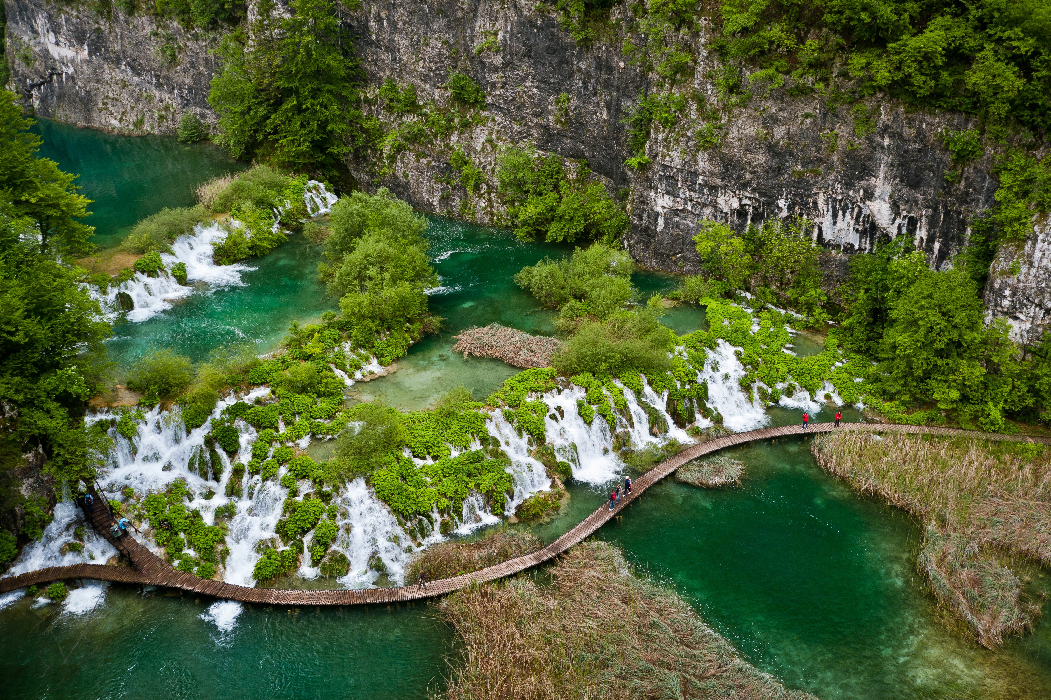 Plitvice Lakes National Park waterfalls and boardwalk HD Wallpaper