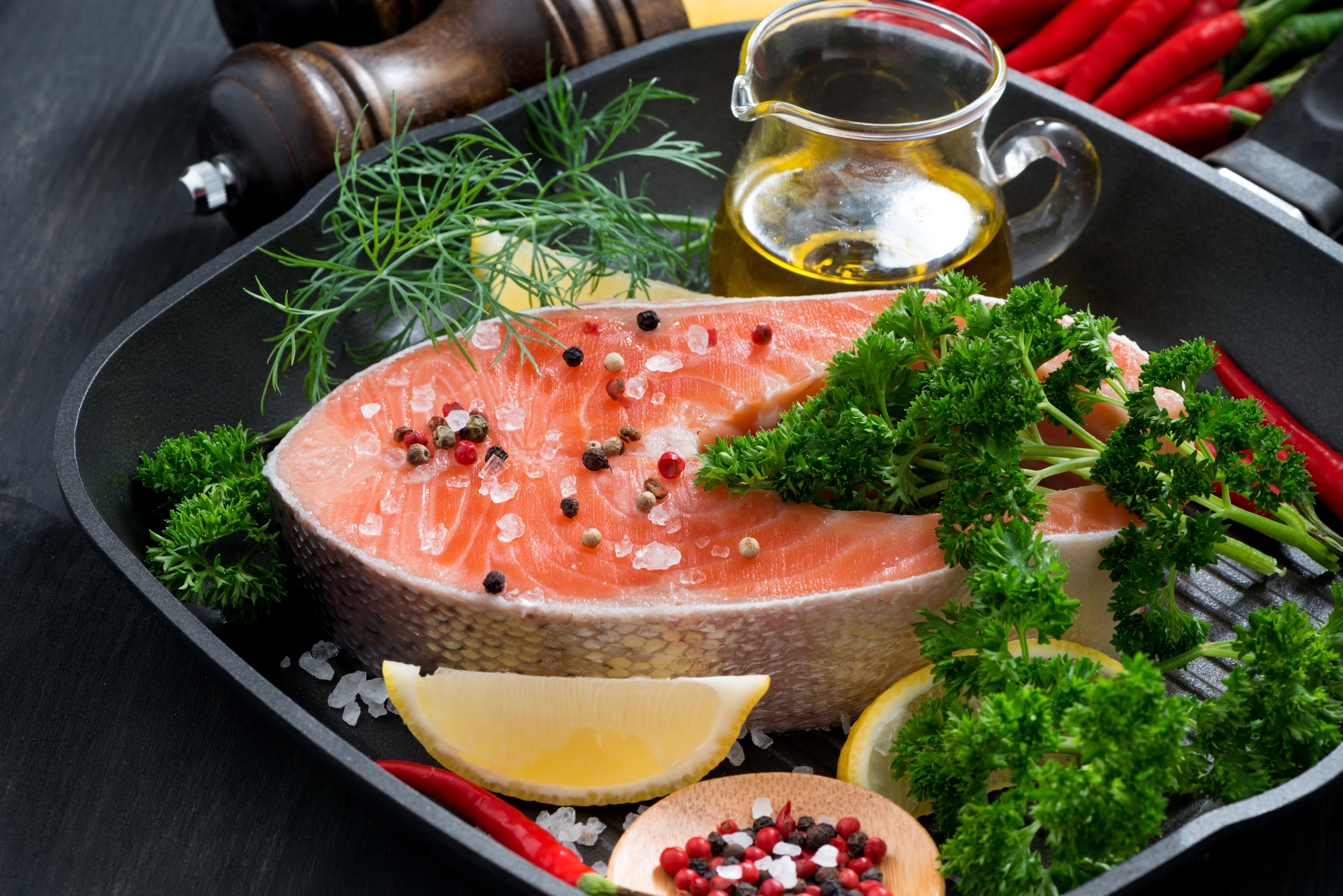 Salmon steak with dill, lemon, and chili peppers HD Wallpaper
