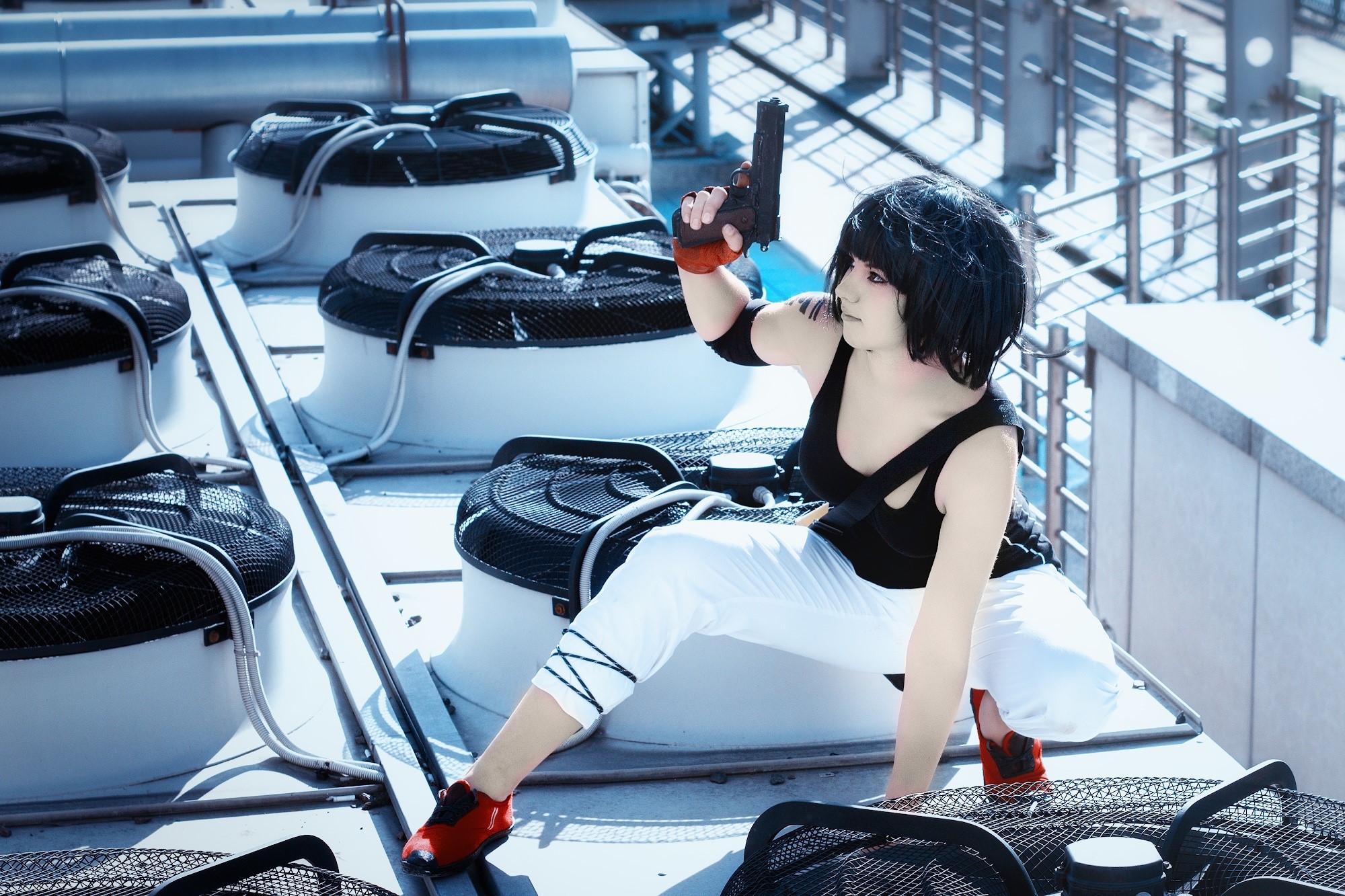 Faith Connors from Mirror's Edge holding a pistol HD Wallpaper