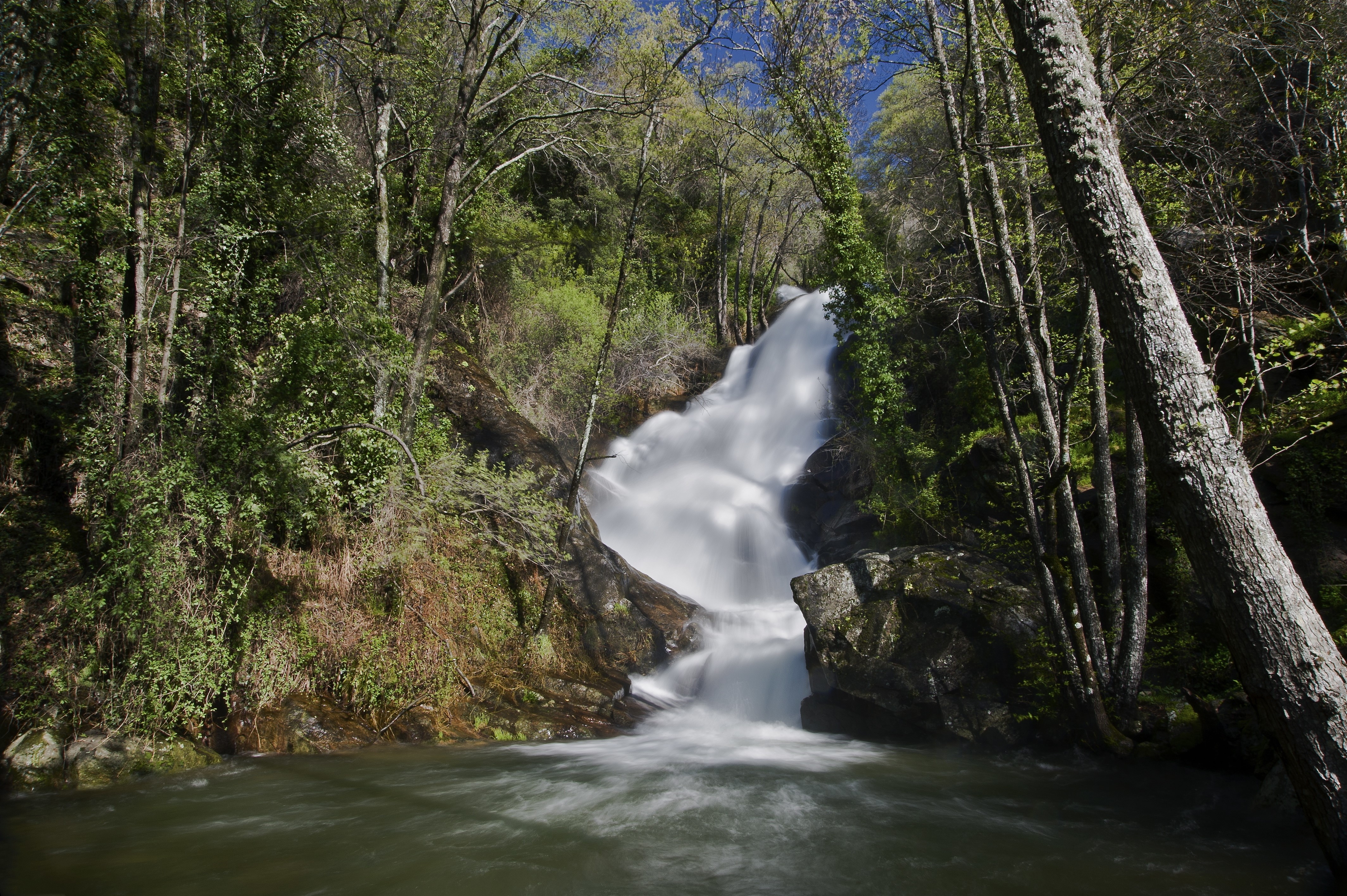 Waterfall in Valle del Jerte, Spain HD Wallpaper
