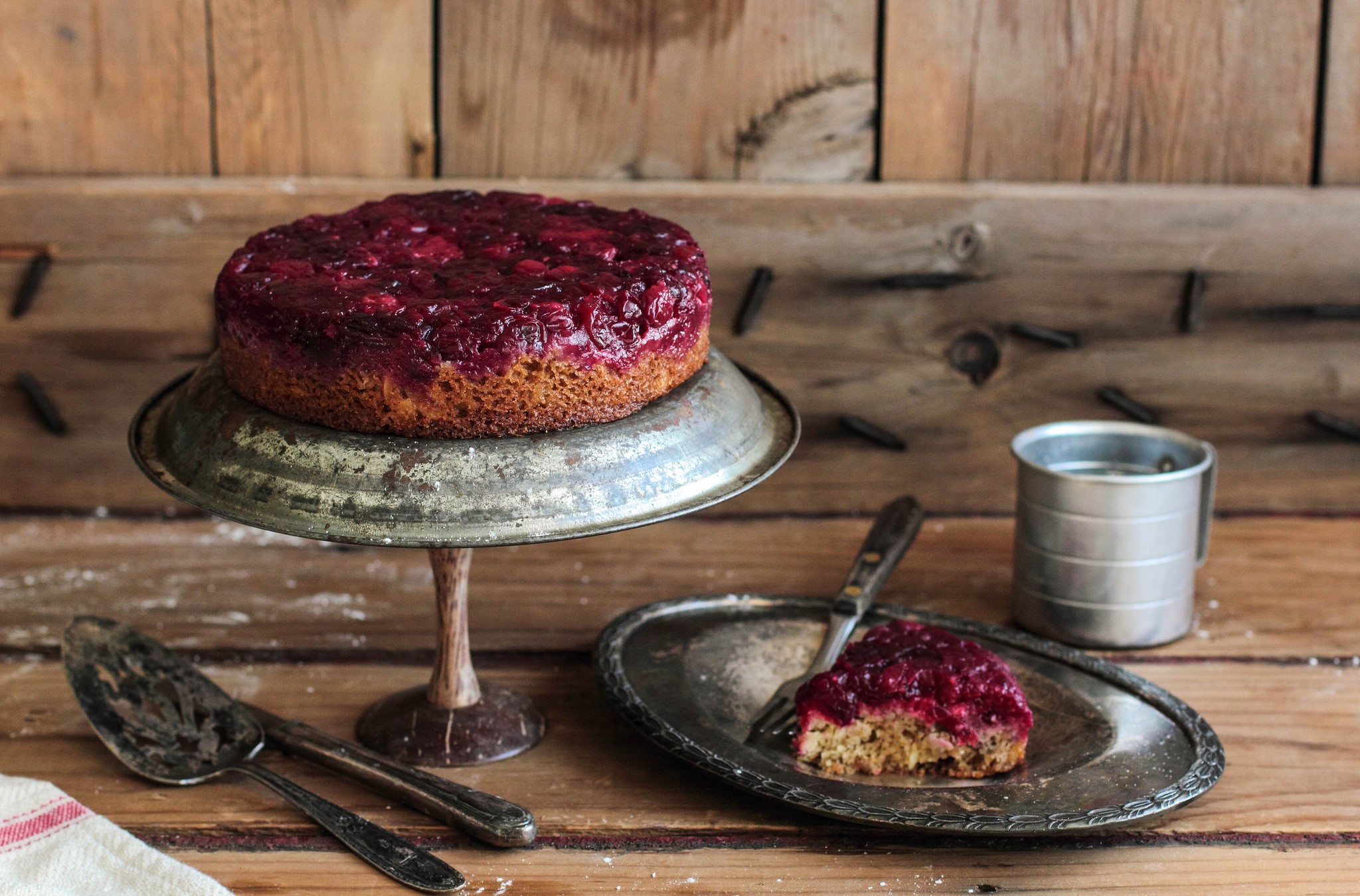 Upside-down cherry cake on a cake stand HD Wallpaper