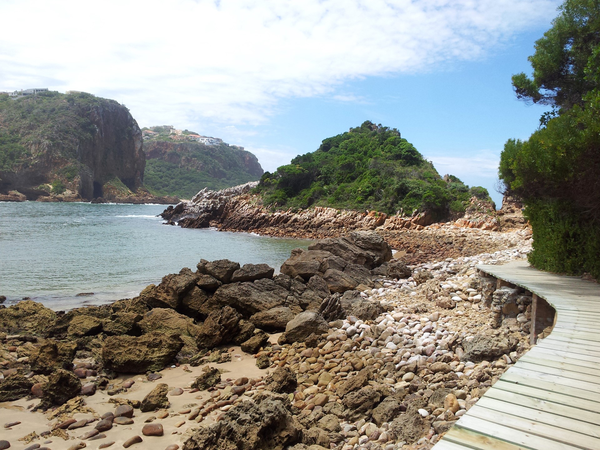 Knysna, South Africa coastal path with rocky shore and sea HD Wallpaper