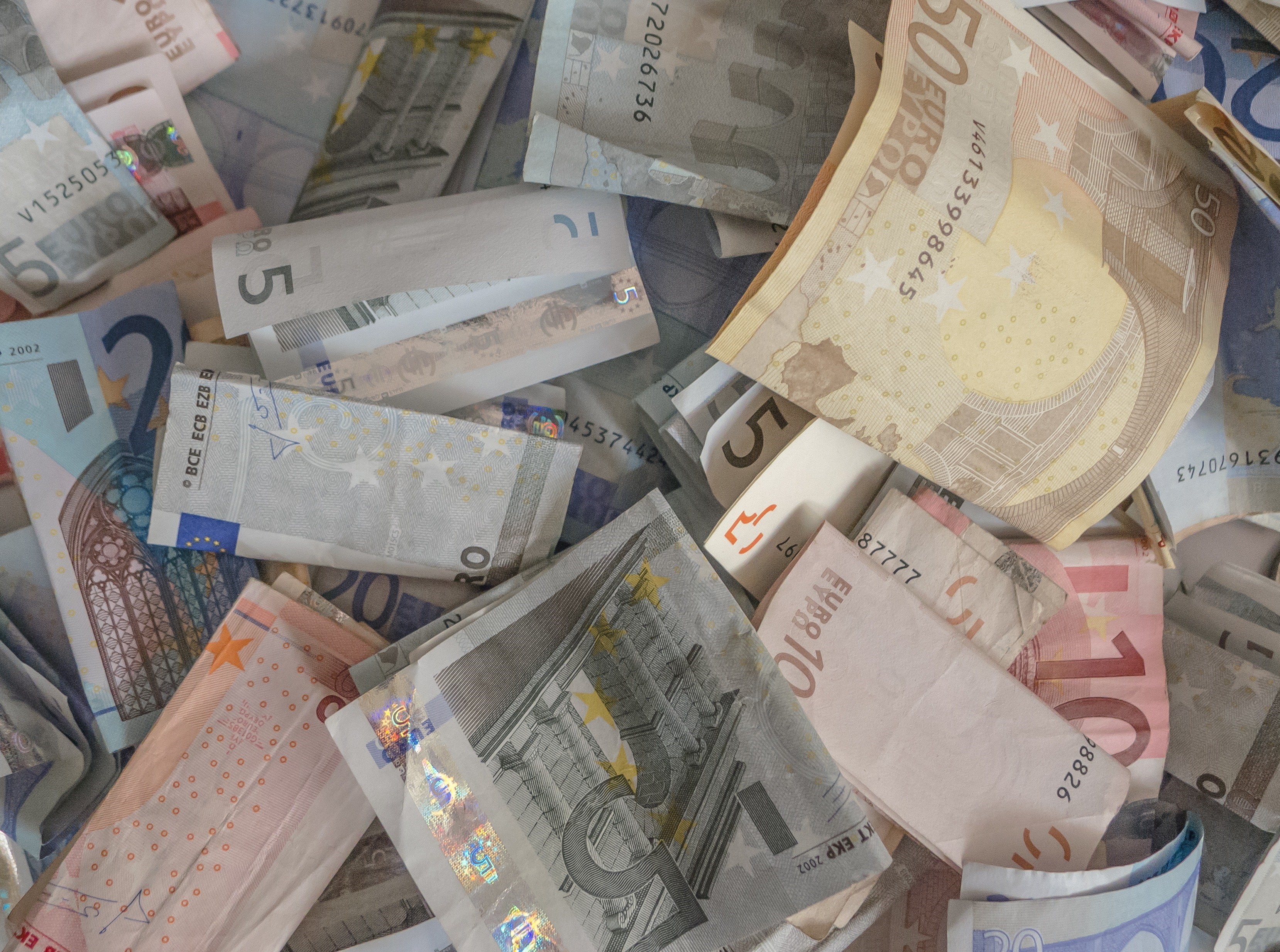 Euro banknotes including 5, 10, 20, and 50 denominations HD Wallpaper