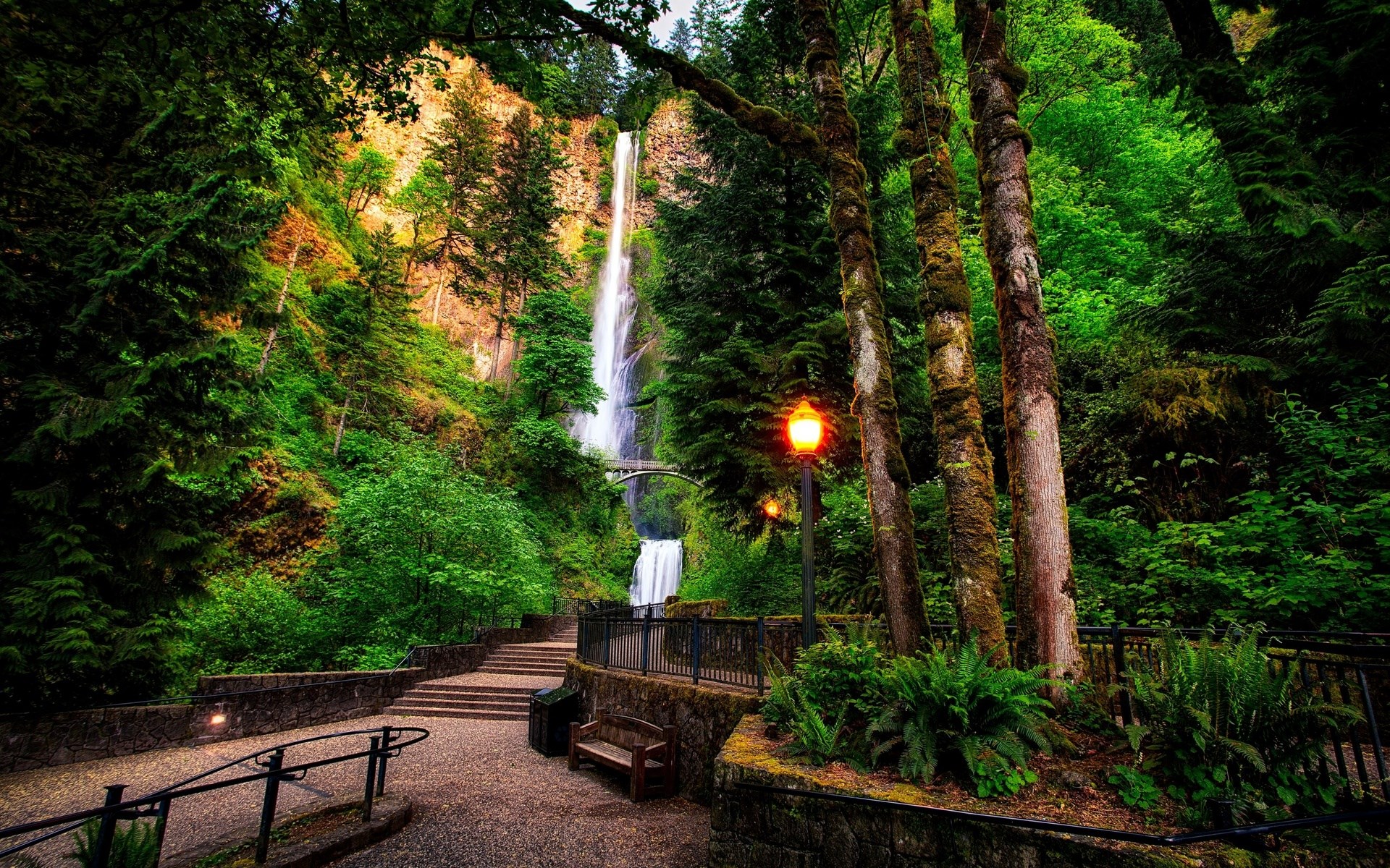 Multnomah Falls in Oregon HD Wallpaper