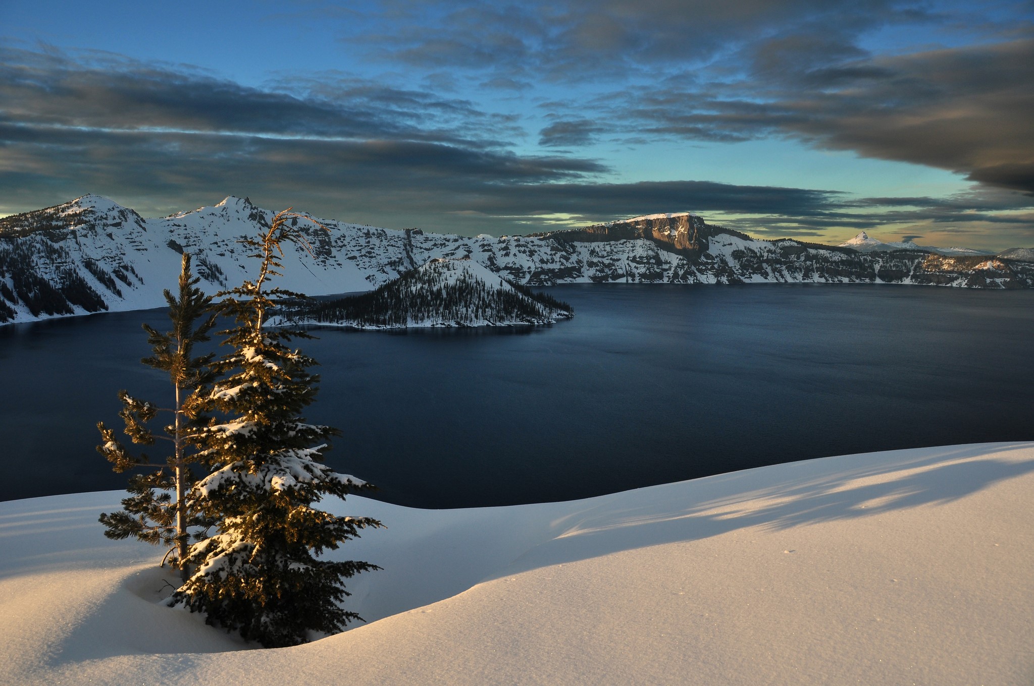 Crater Lake National Park in Winter HD Wallpaper