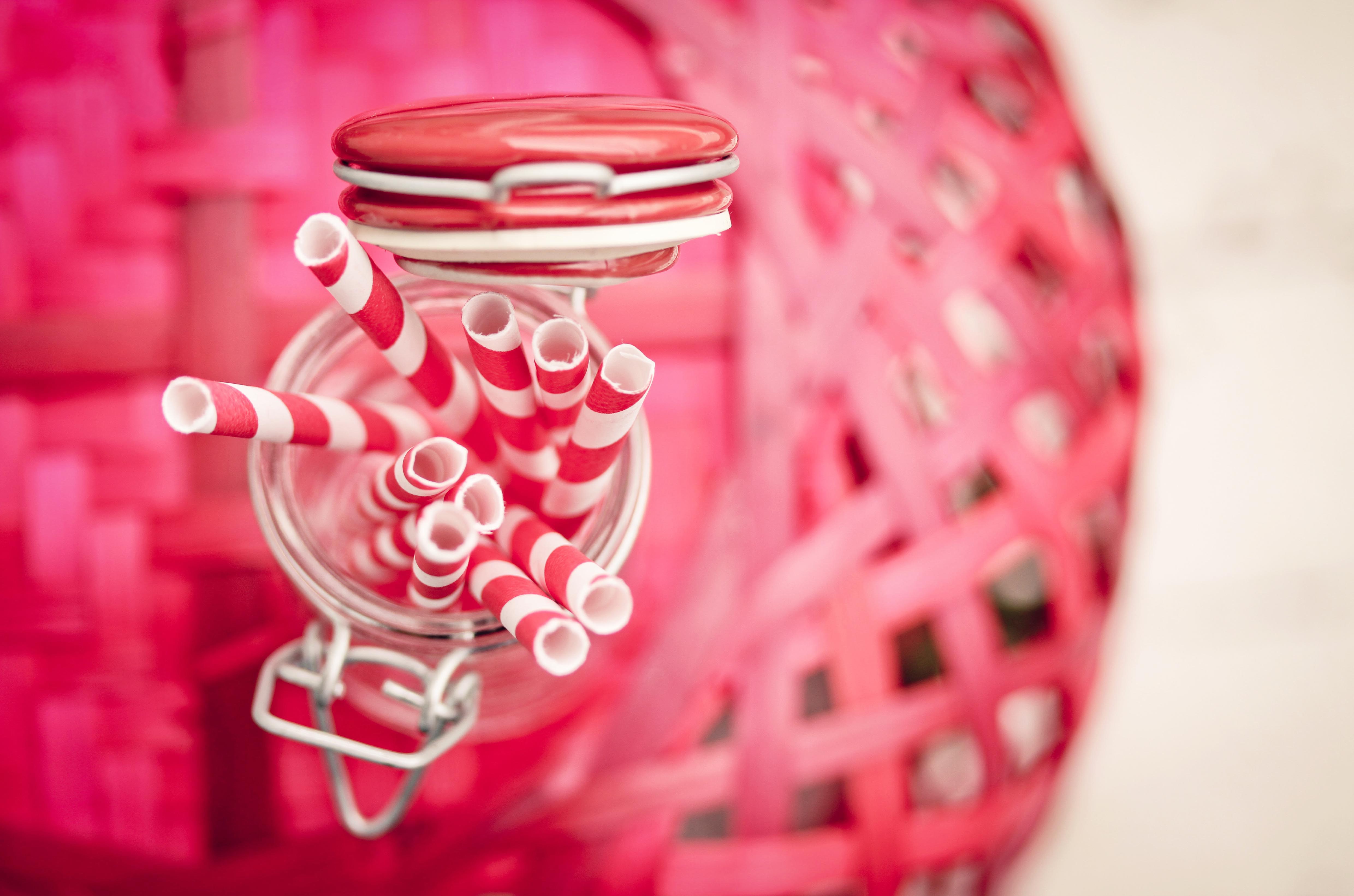 Red and white striped straws in a jar HD Wallpaper