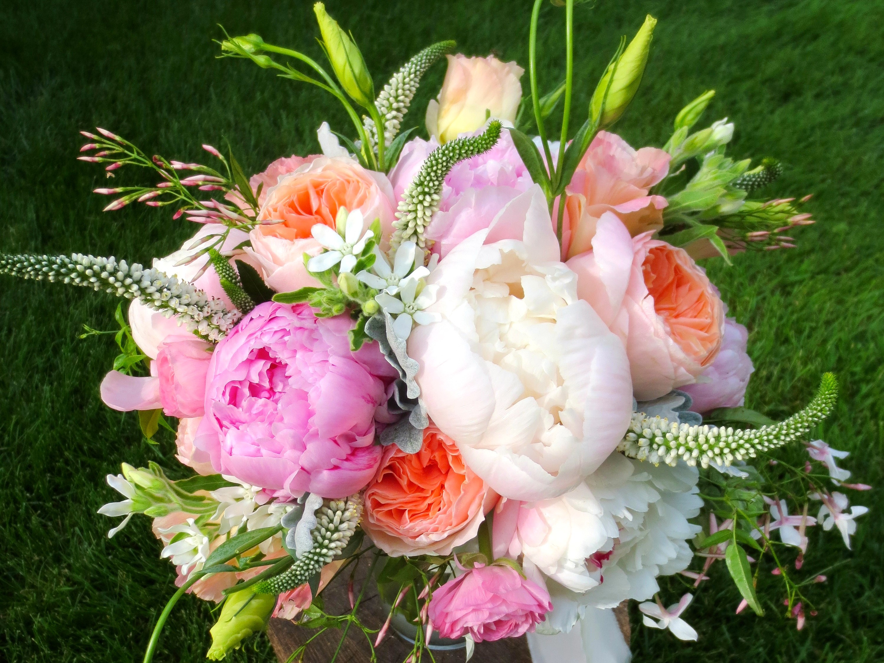 Pink and white peonies and roses bouquet HD Wallpaper