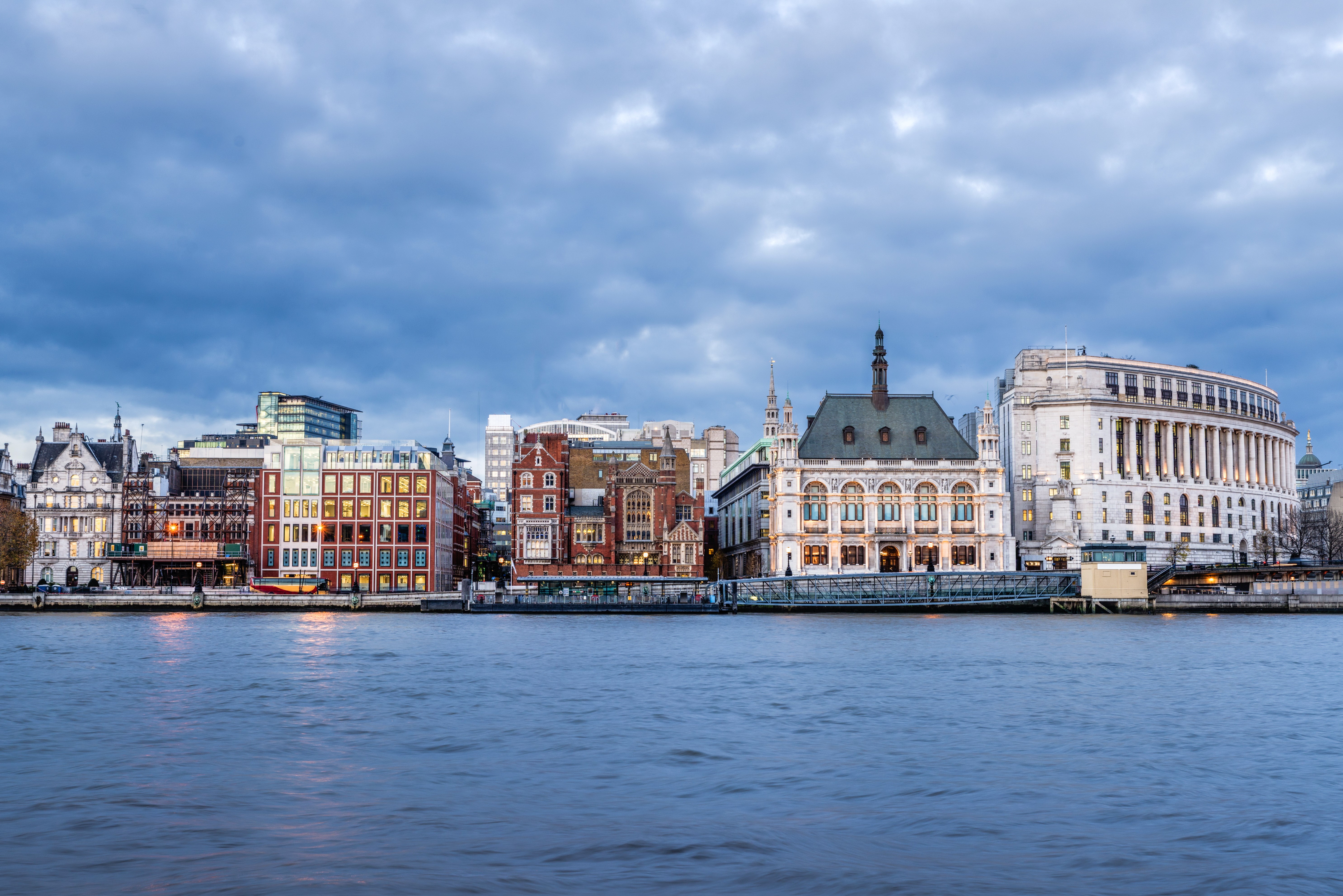 London skyline with buildings and river HD Wallpaper