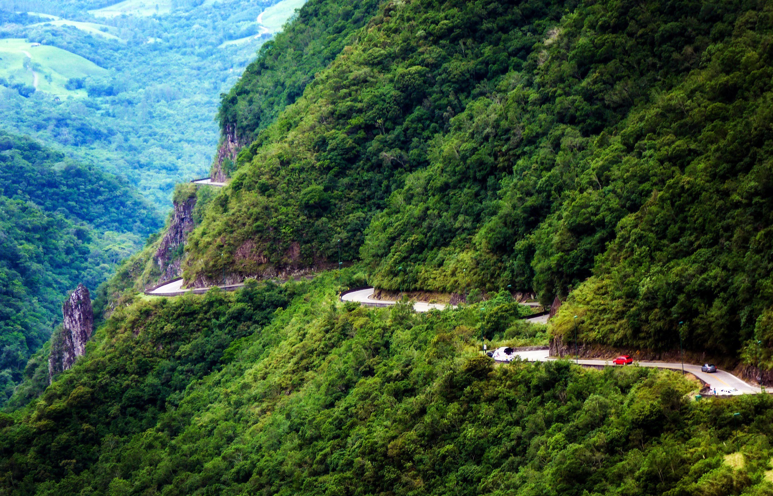 Serra do Rio do Rastro road winding through mountains in Brazil HD Wallpaper