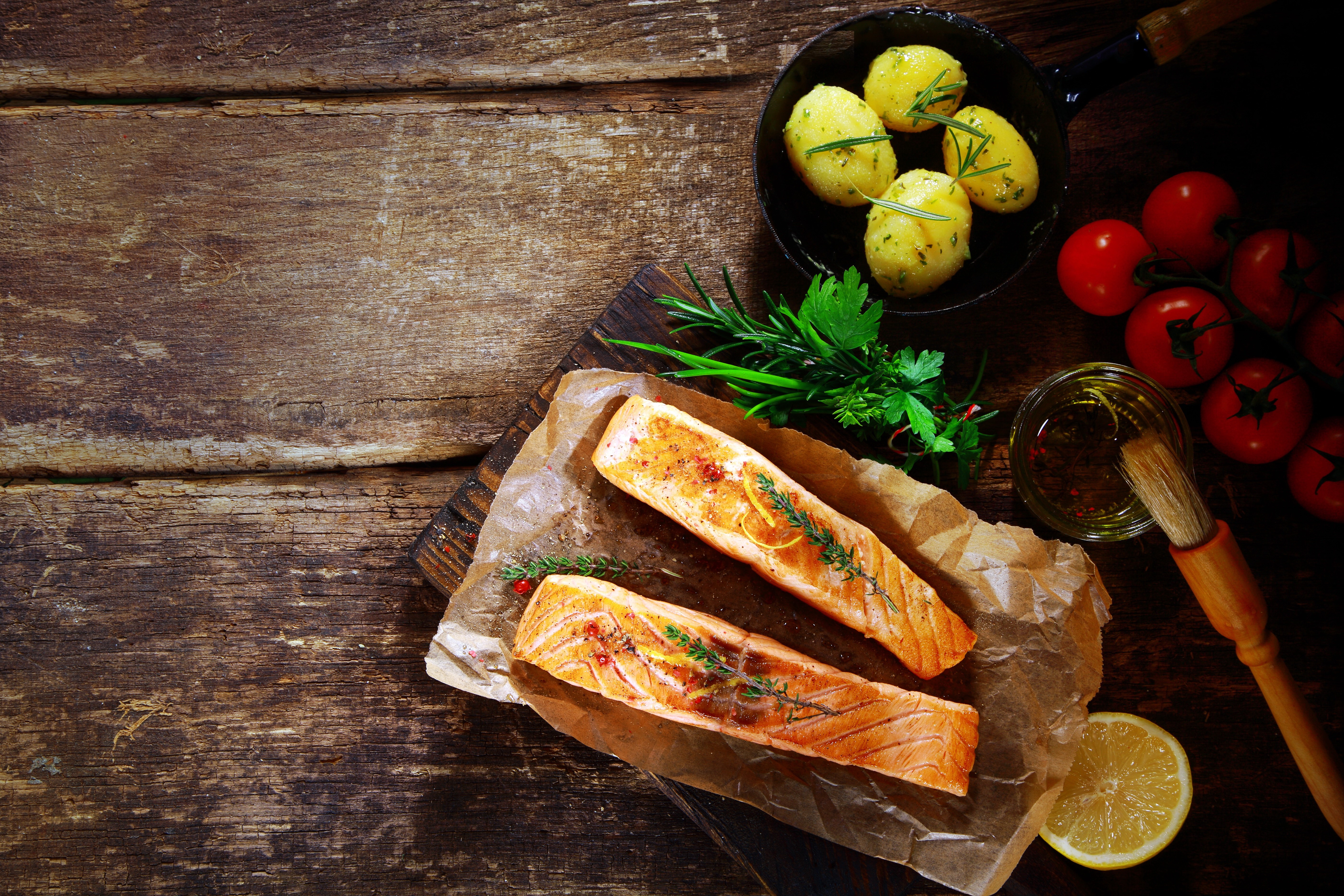Cooked Salmon Fillets with Potatoes and Tomatoes HD Wallpaper
