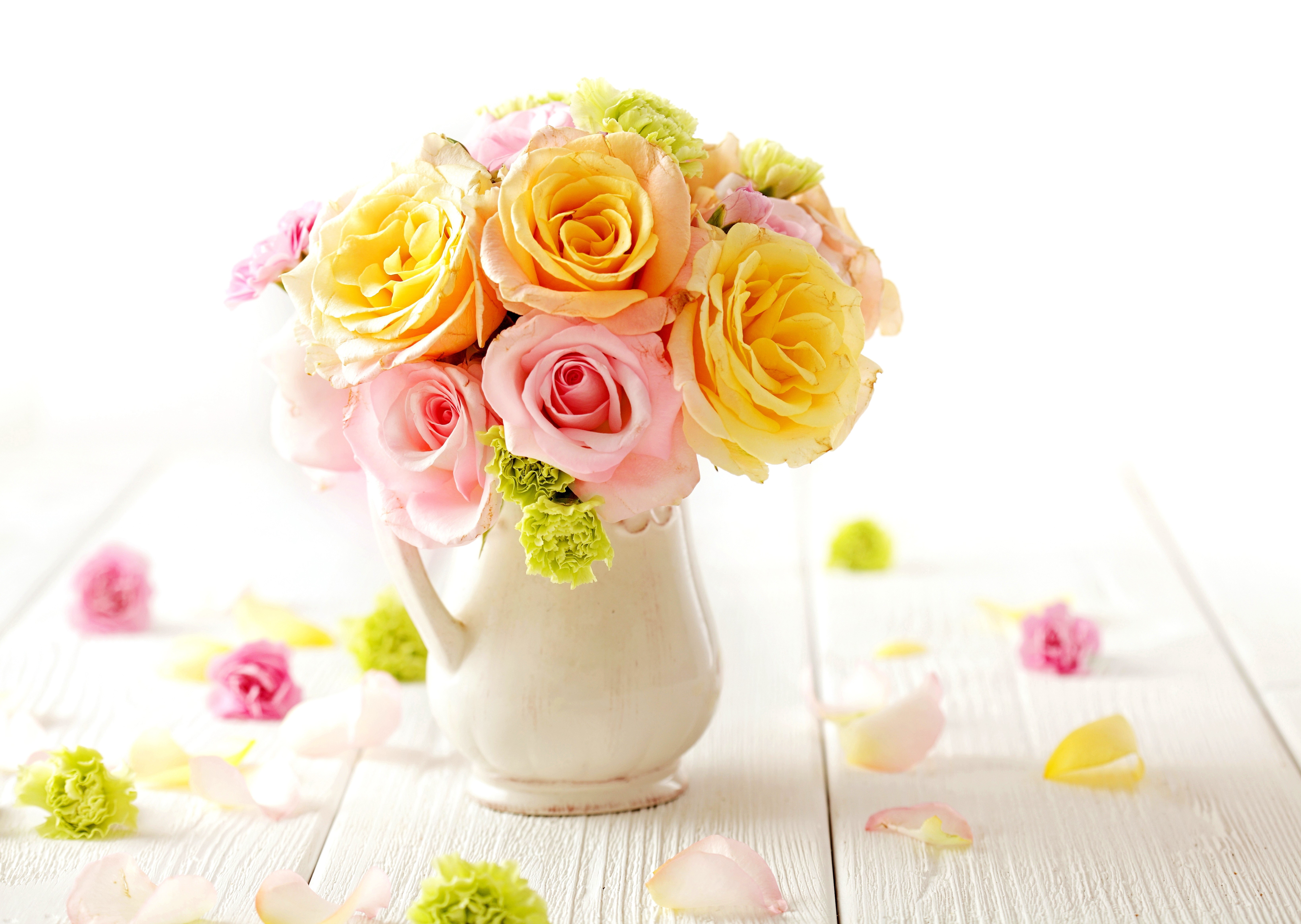 Bouquet of Roses in a Vase HD Wallpaper
