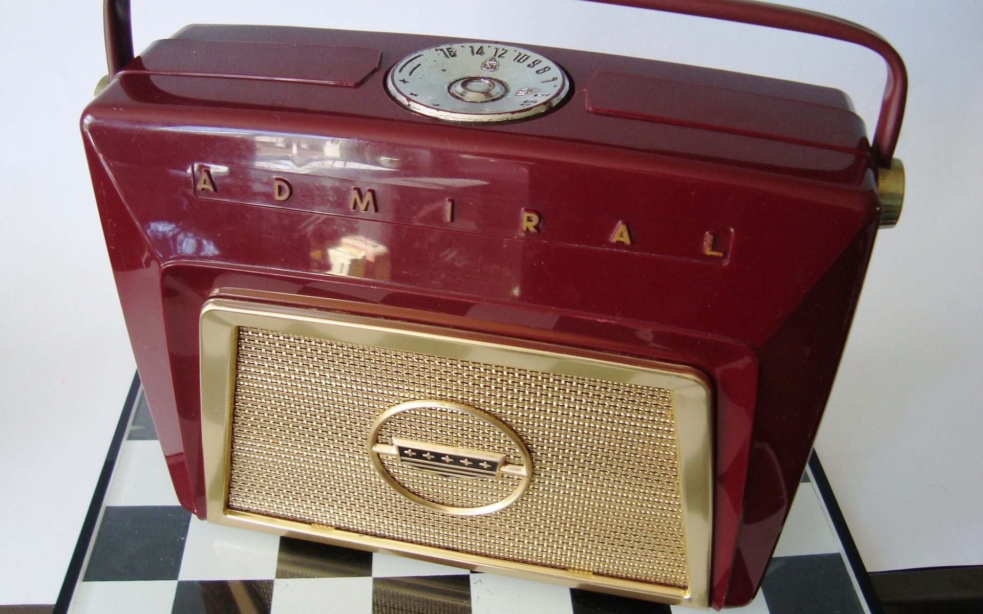 Admiral Portable Tube Radio HD Wallpaper
