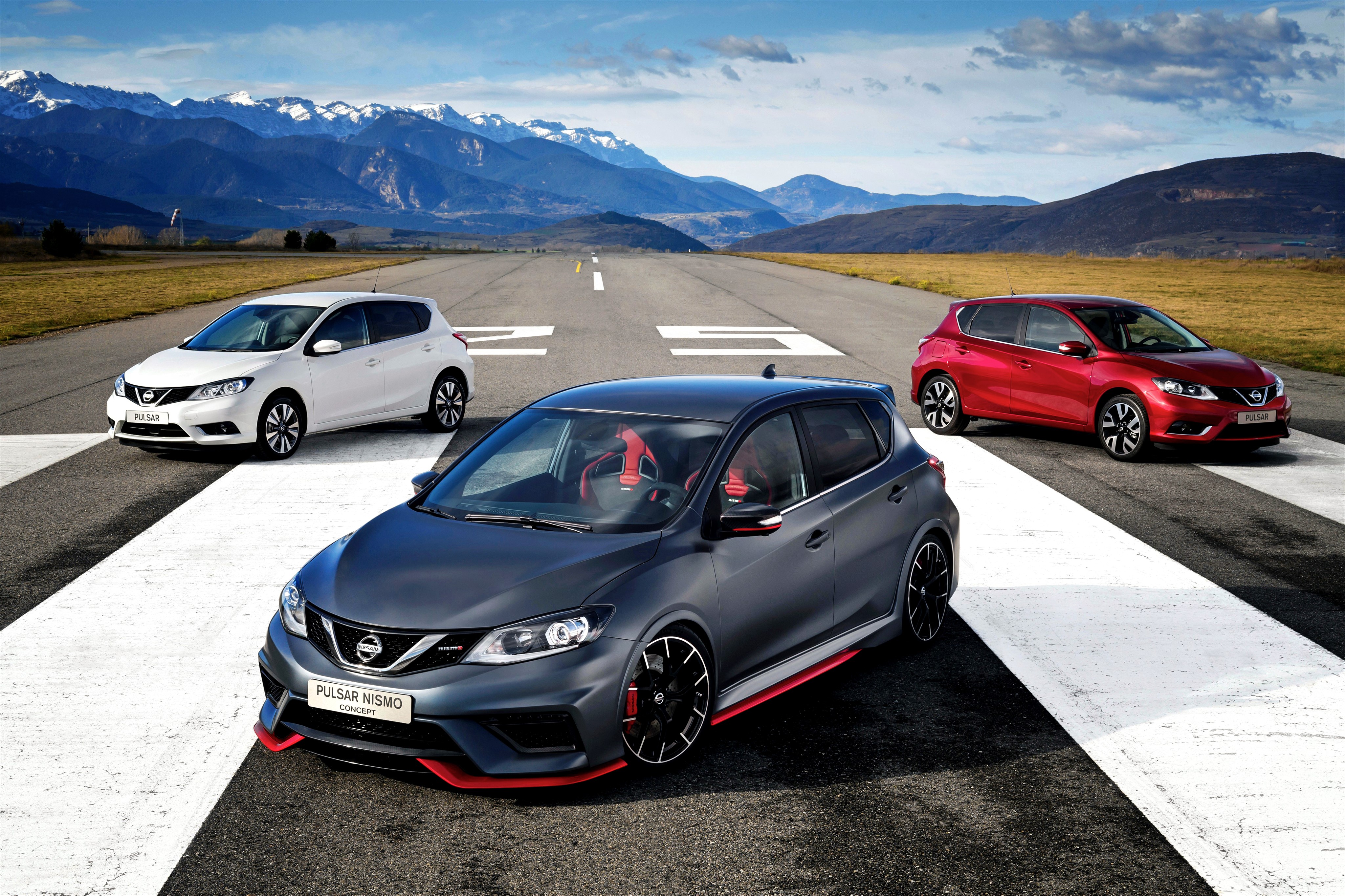Three Nissan Pulsar Nismo Concept cars on a runway HD Wallpaper