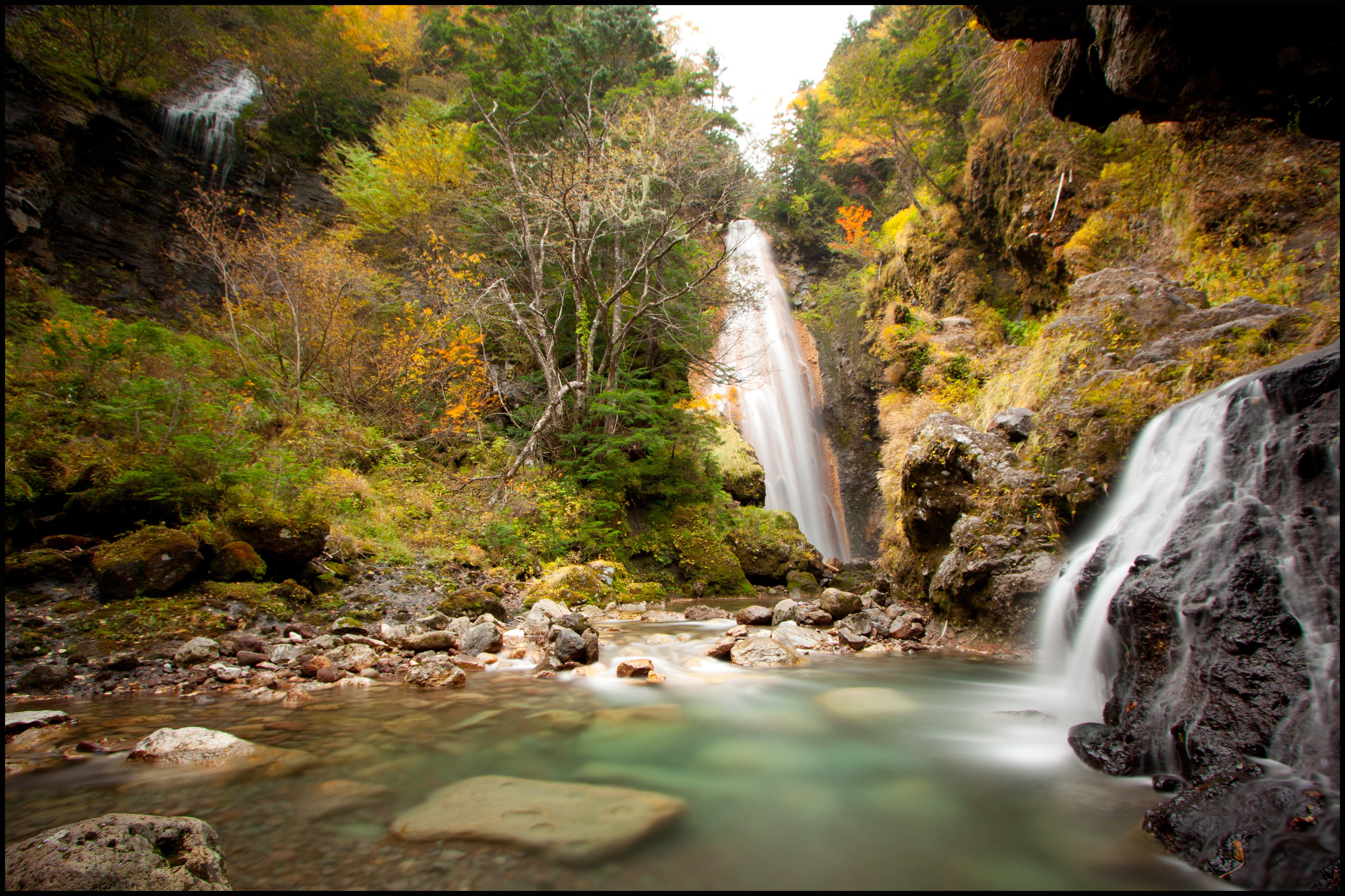 4K Waterfalls in Autumn Nagano, Japan HD Wallpaper