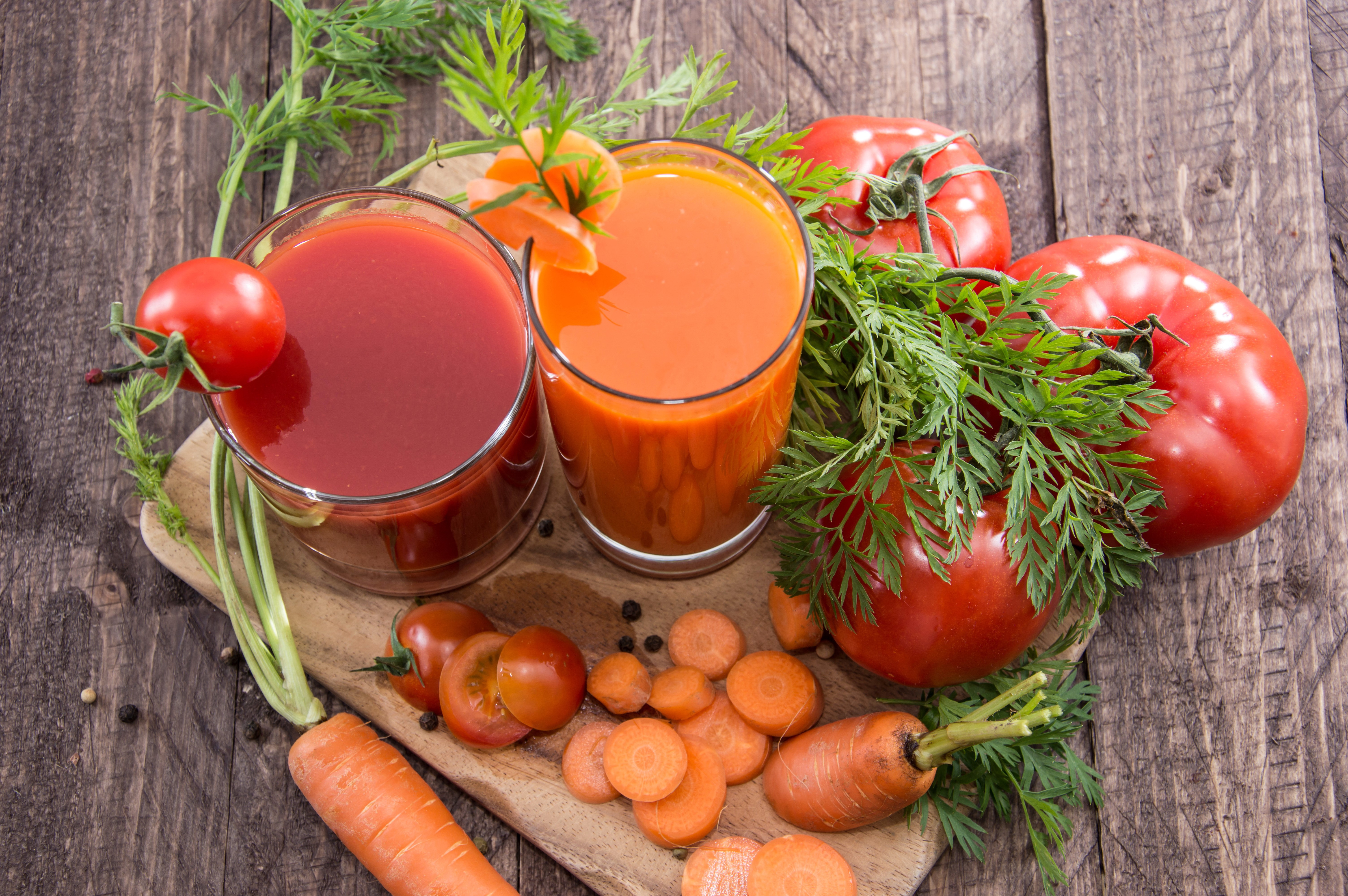 Tomato and Carrot Juice with Fresh Vegetables HD Wallpaper