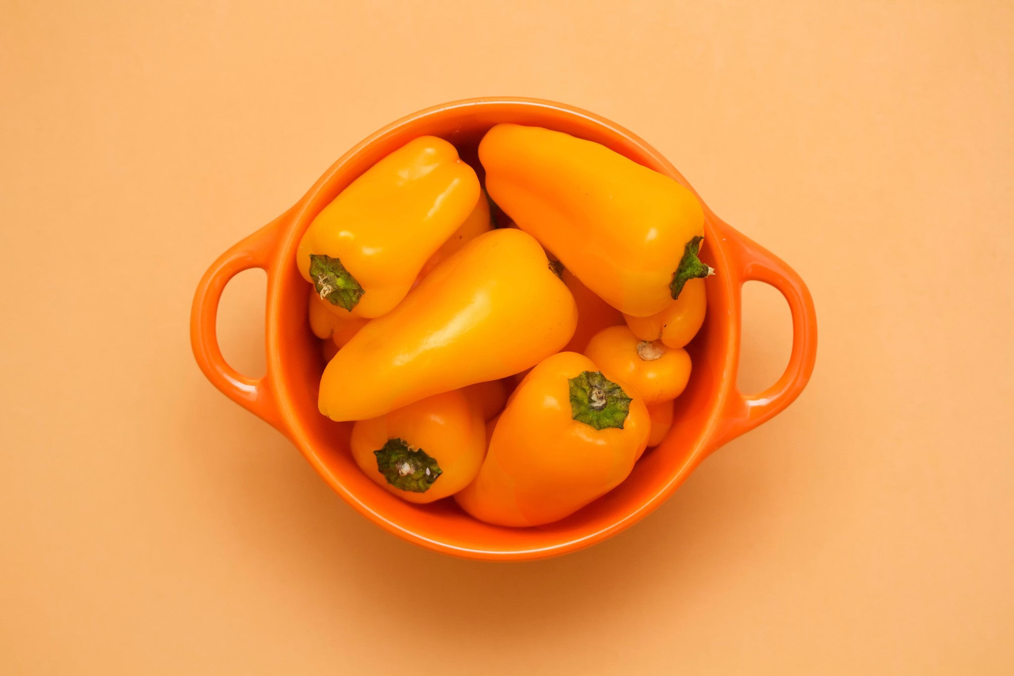 Yellow bell peppers in an orange bowl HD Wallpaper