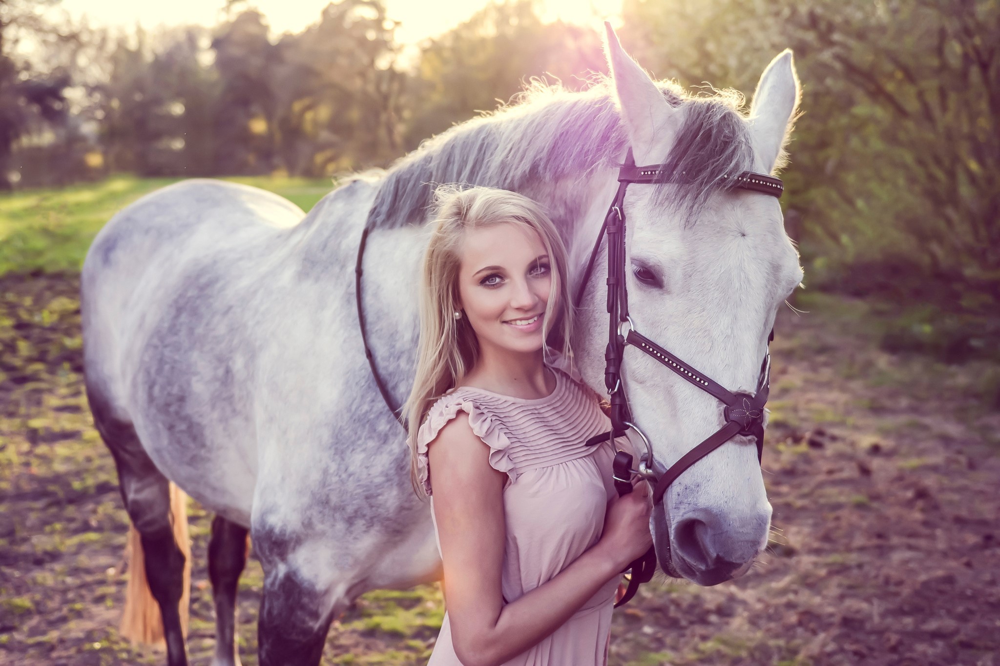 Lisette Lubbers with a white horse HD Wallpaper