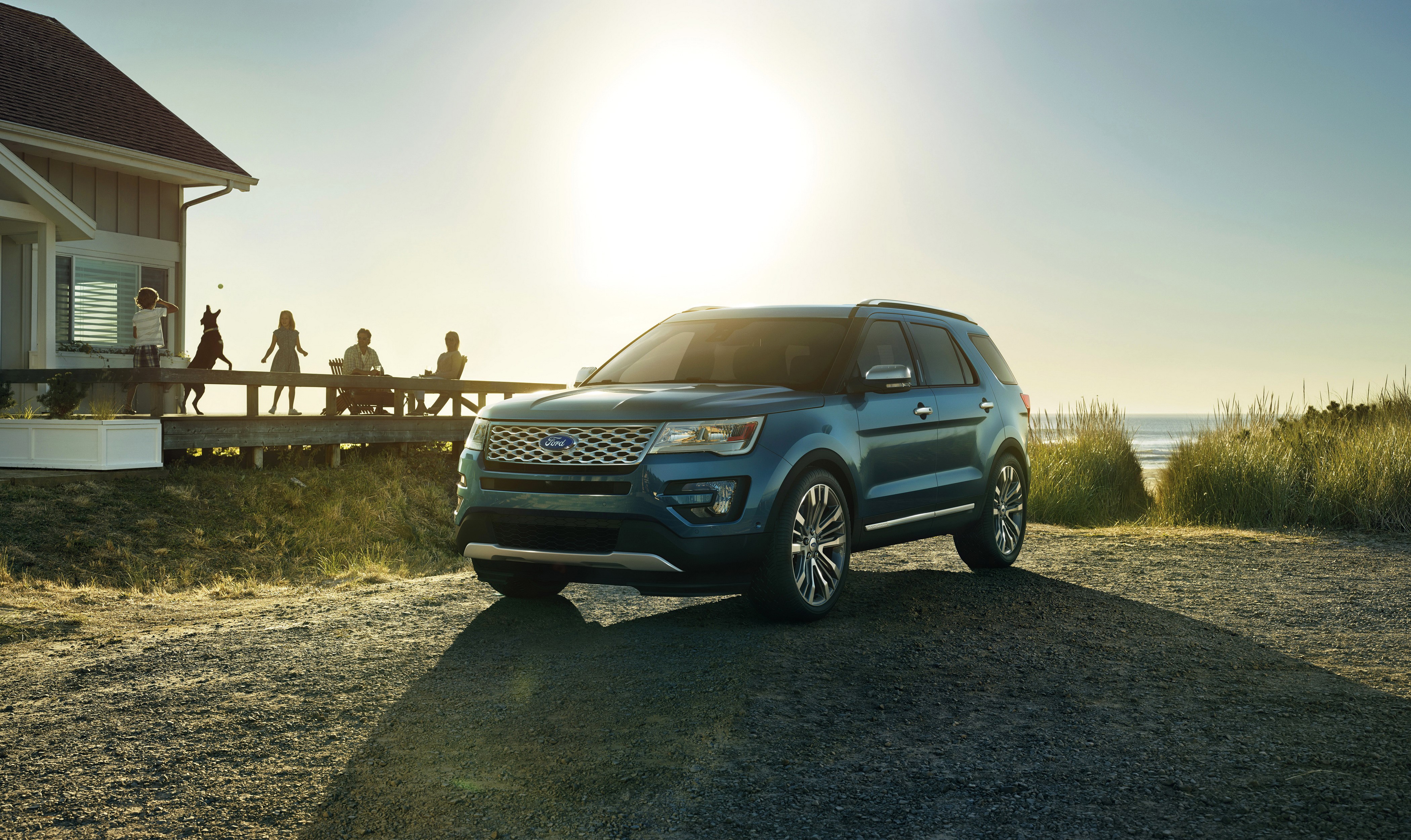2016 Ford Explorer at a Beach House HD Wallpaper
