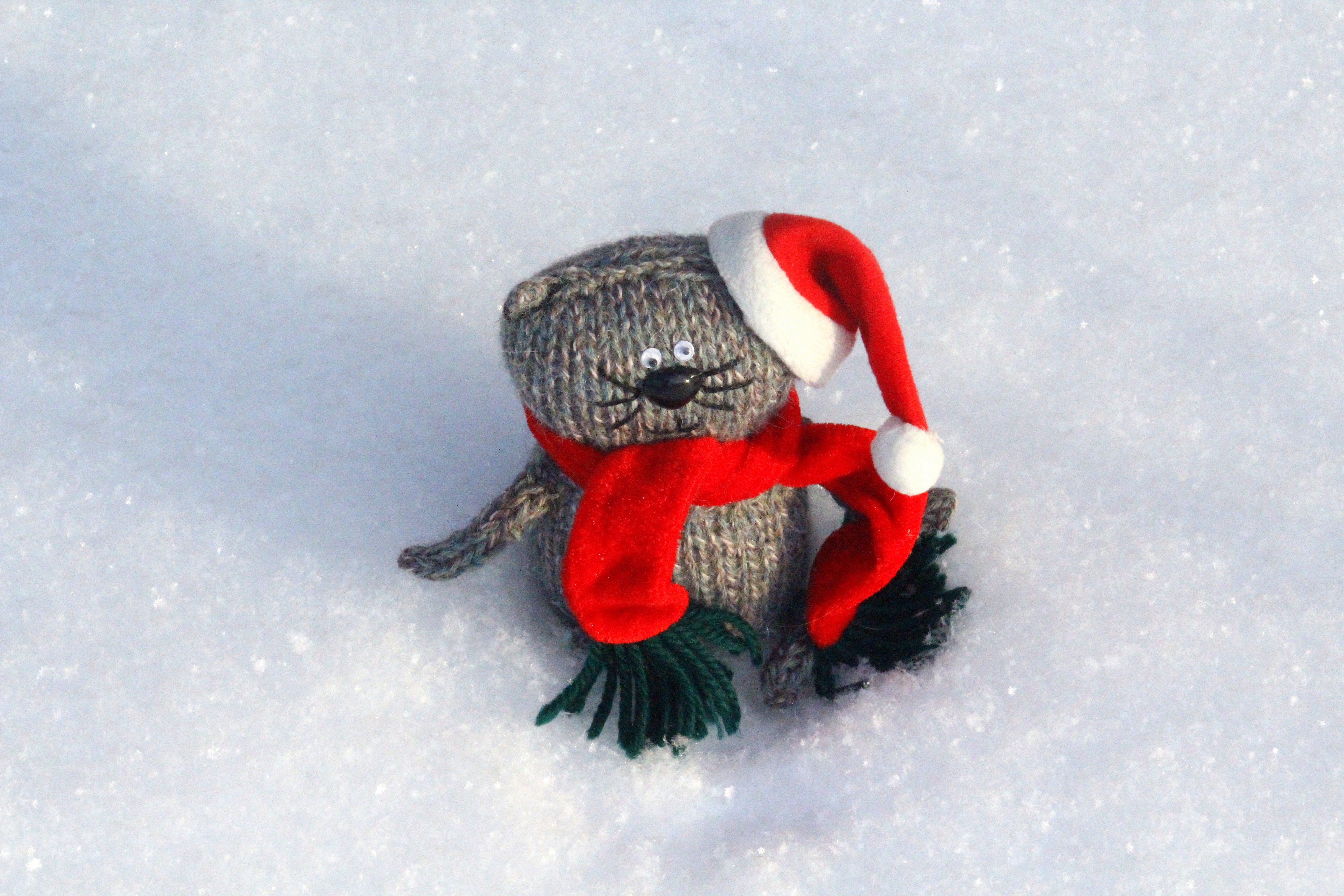 Knitted cat toy with Santa hat and scarf in snow HD Wallpaper